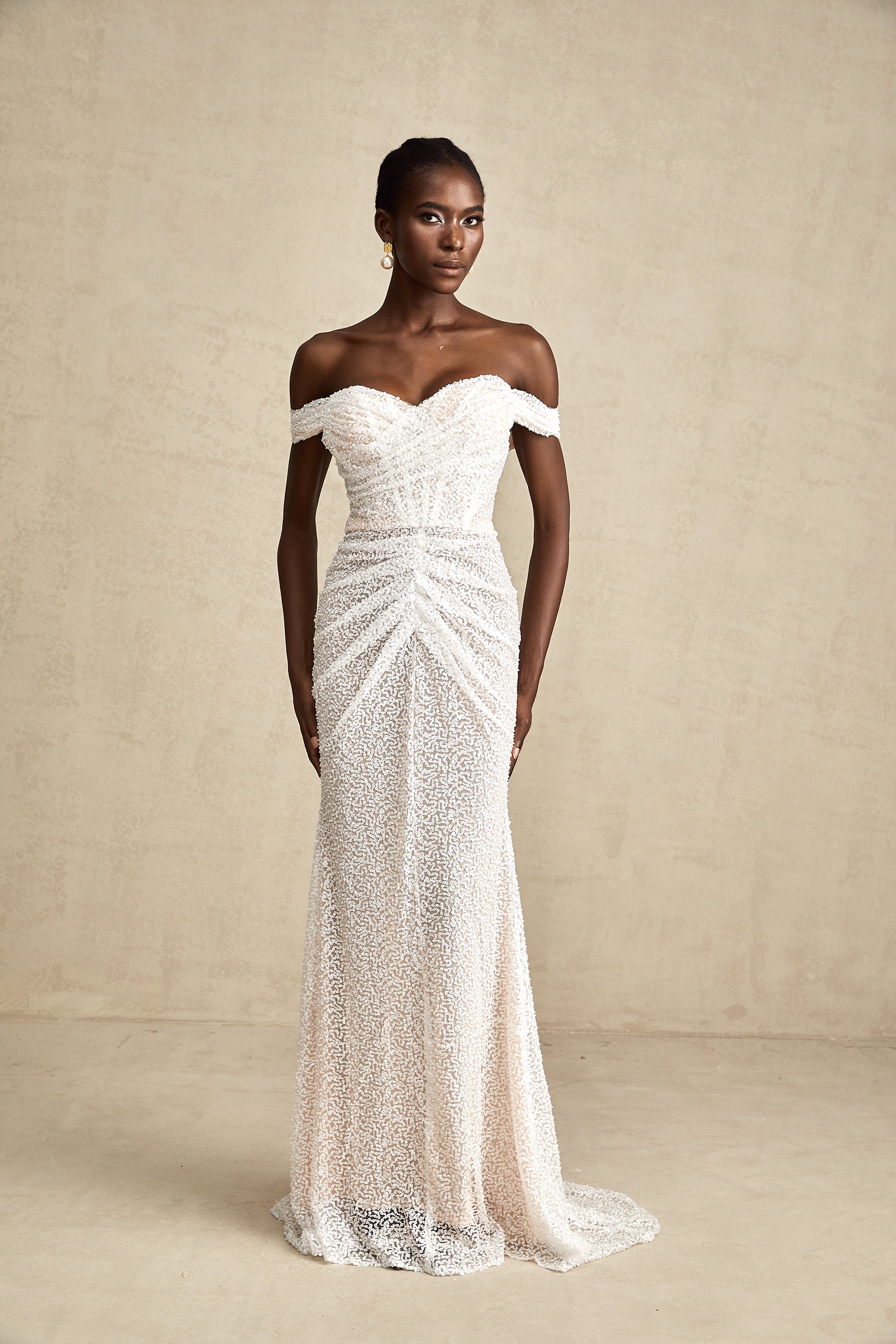 Margot weißes, verziertes Maxikleid mit schulterfreiem Ausschnitt (Endgültiger Verkauf – nur in den USA)