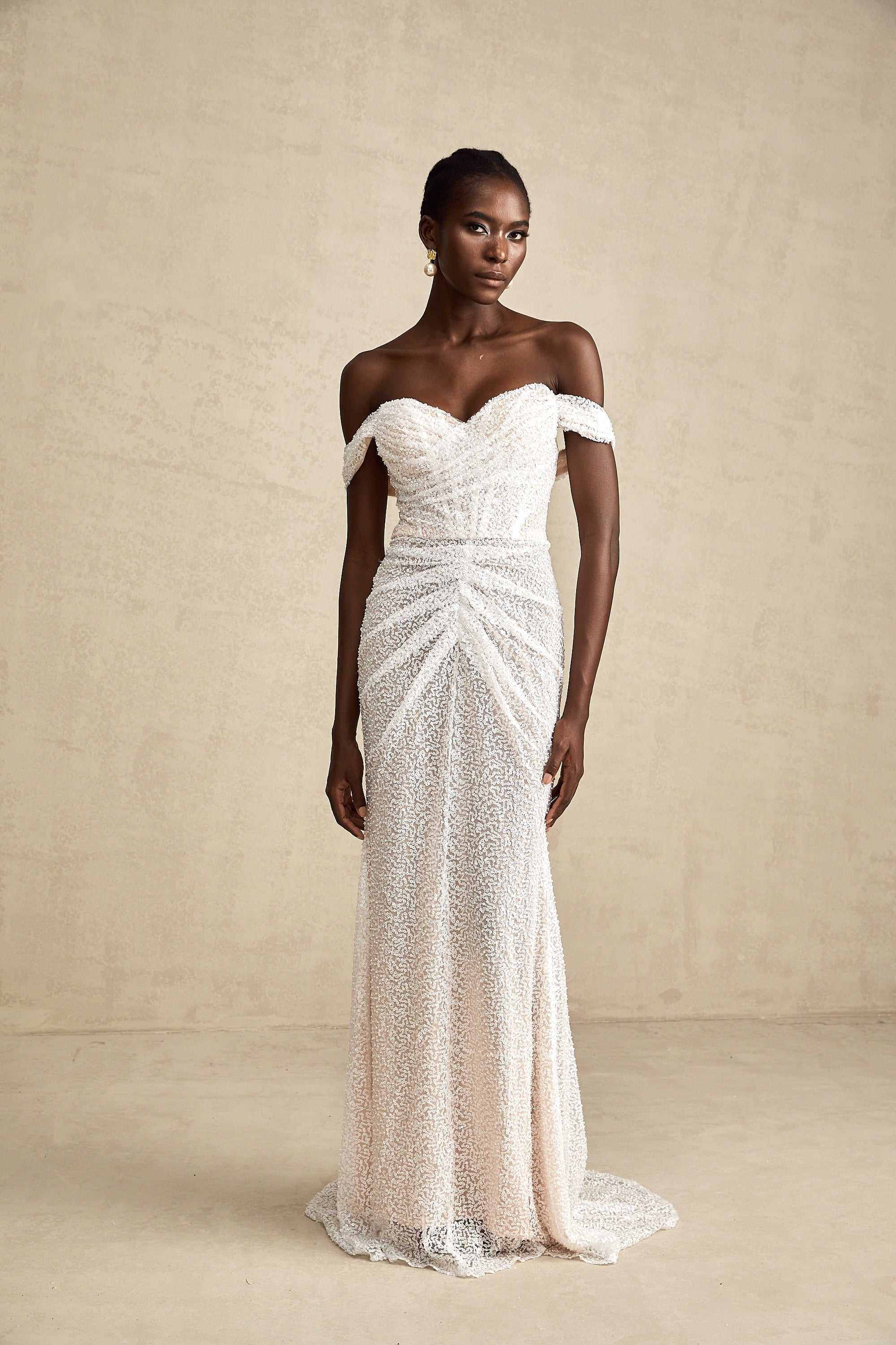 Margot weißes, verziertes Maxikleid mit schulterfreiem Ausschnitt (Endgültiger Verkauf – nur in den USA)