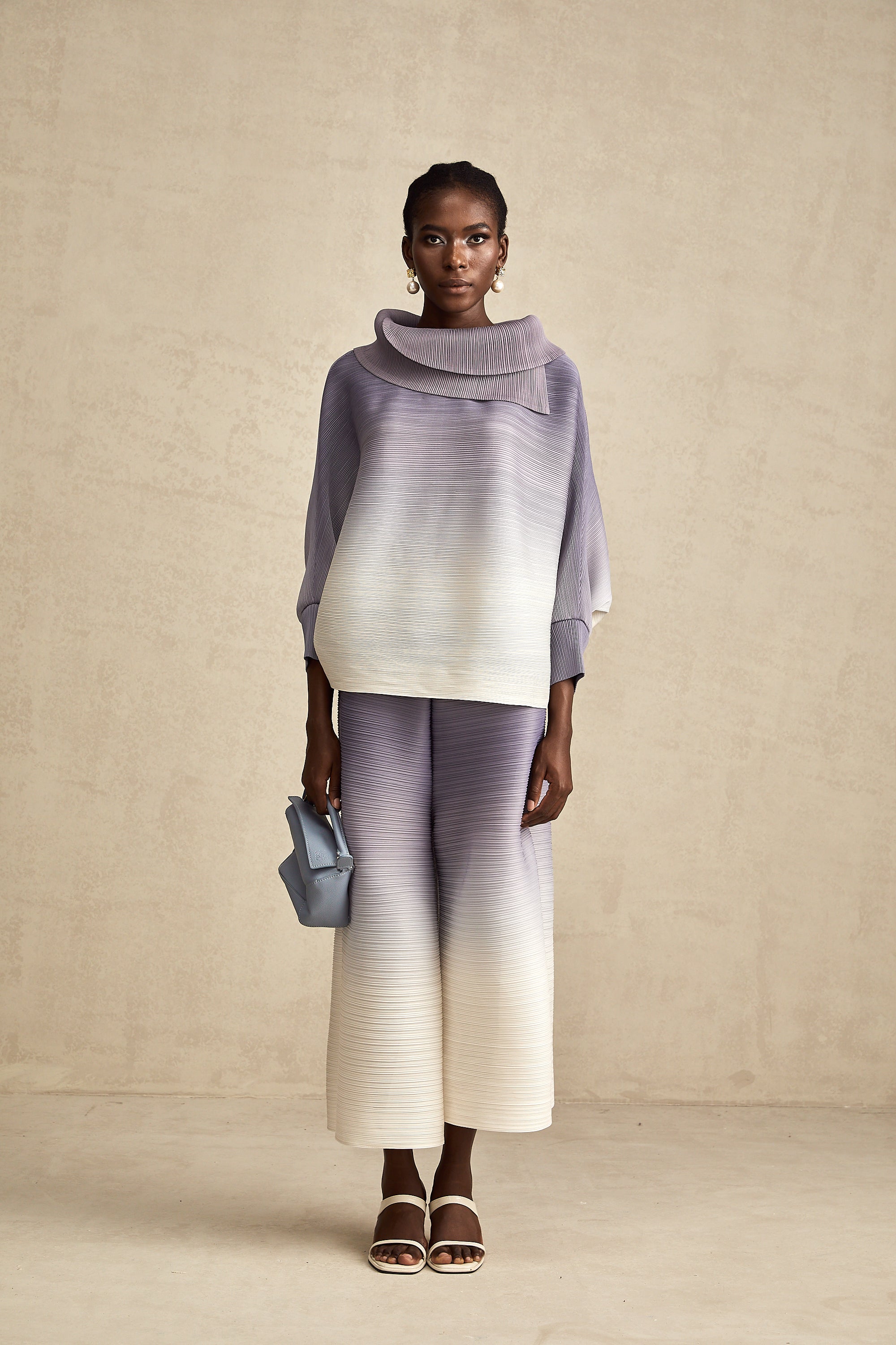 طقم بلوزة وبنطلون متناسقان من Agathe باللون الأرجواني المتدرج