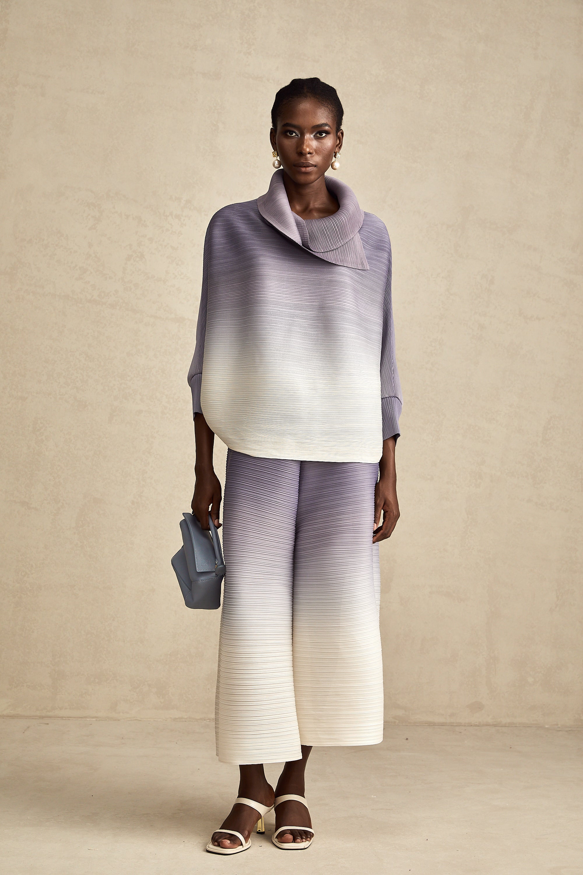 طقم بلوزة وبنطلون متناسقان من Agathe باللون الأرجواني المتدرج