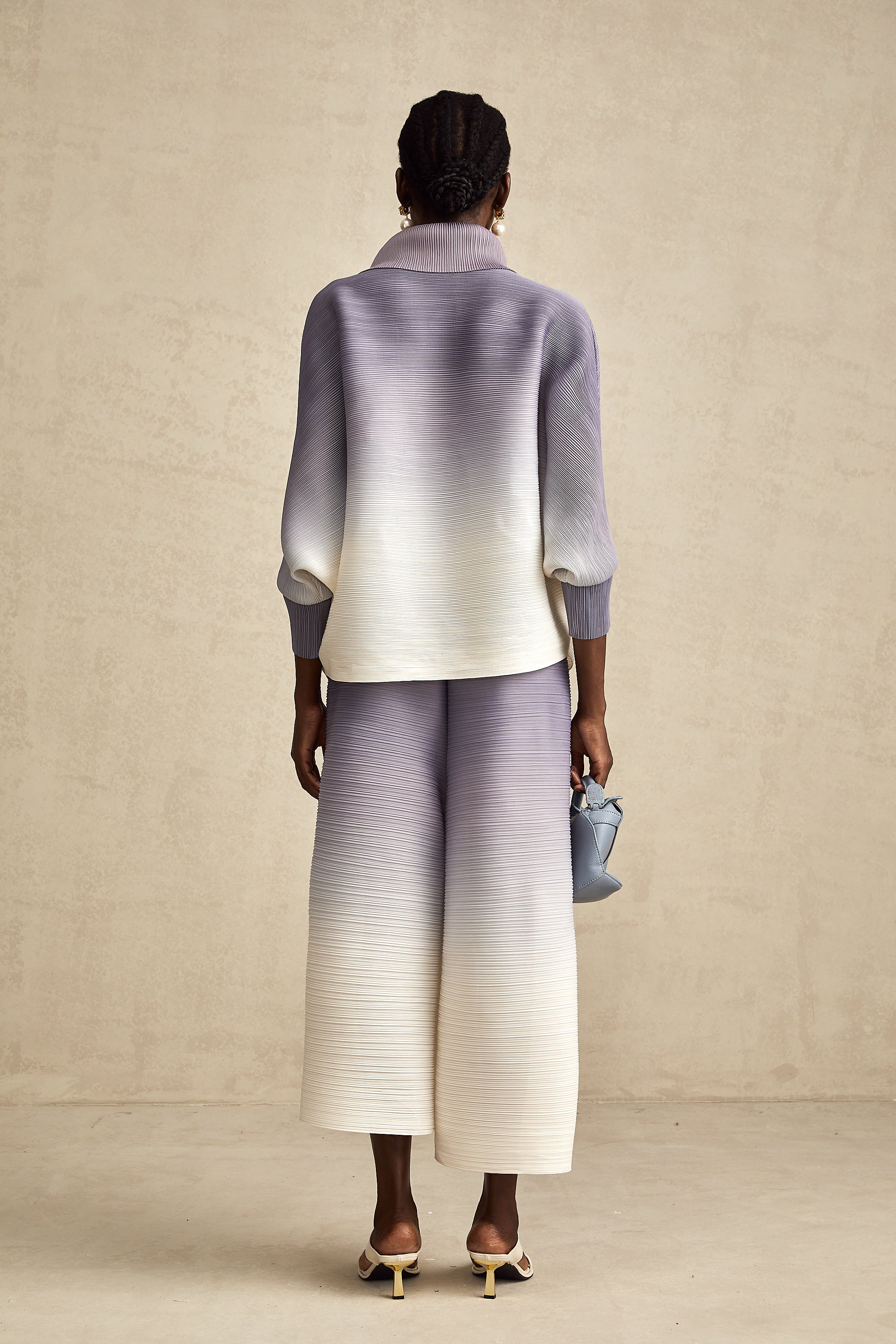 طقم بلوزة وبنطلون متناسقان من Agathe باللون الأرجواني المتدرج