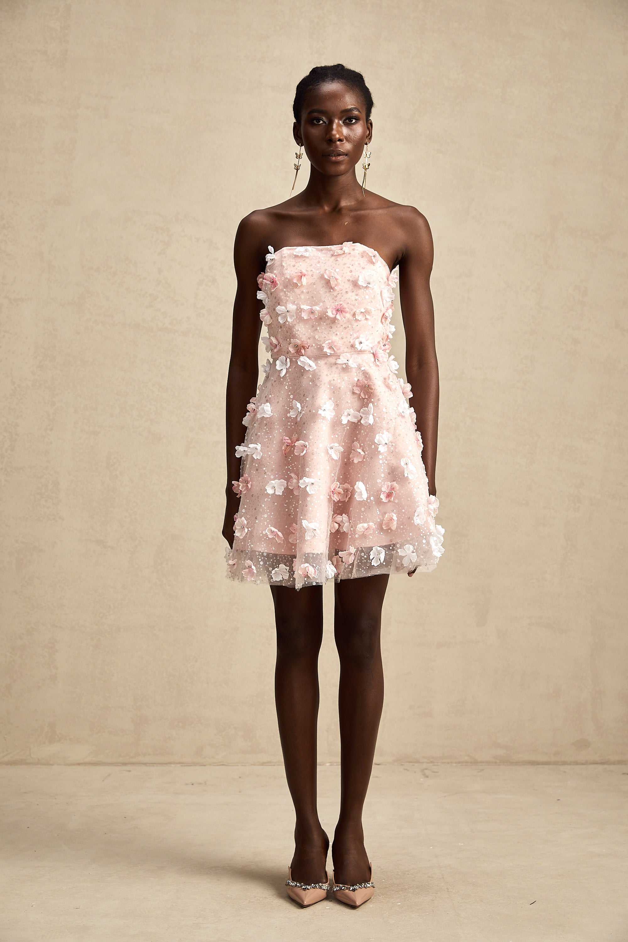 فستان ليلو قصير منتفخ بتلات ثلاثية الأبعاد