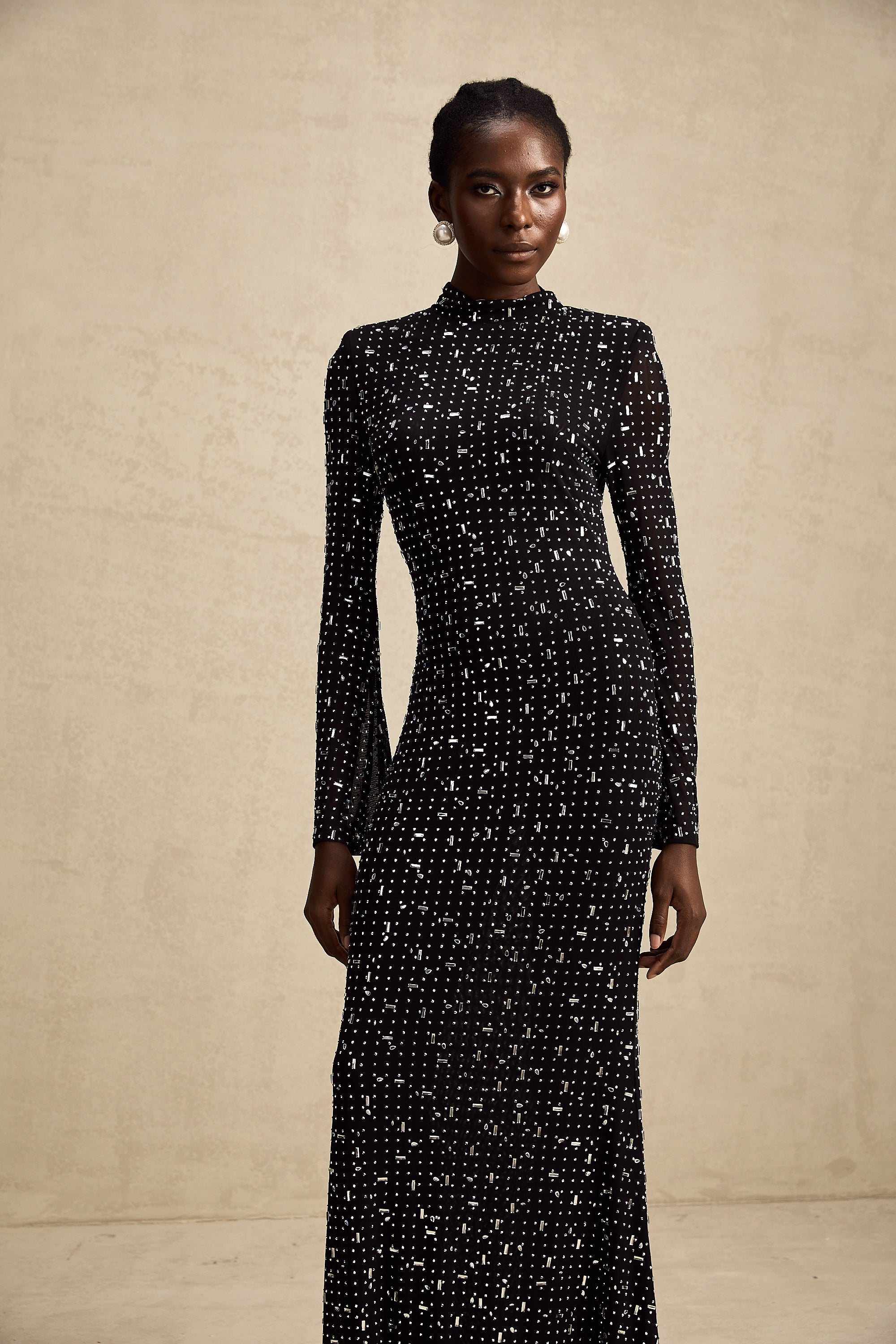 فستان ماكسي شفاف نصف مزين باللون الأسود من لينا