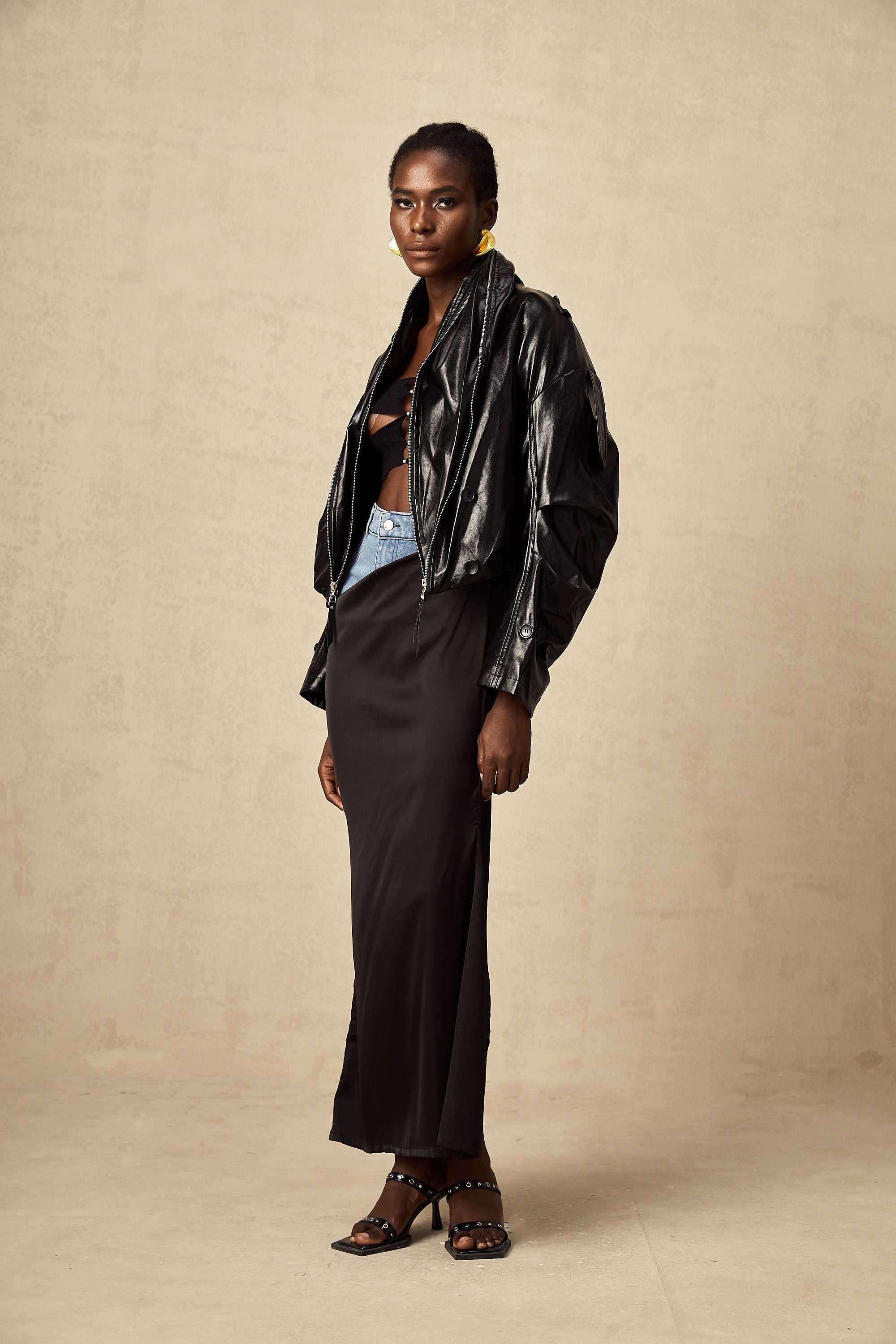 سترة فيرجيني الجلدية المبطنة والمقطوعة