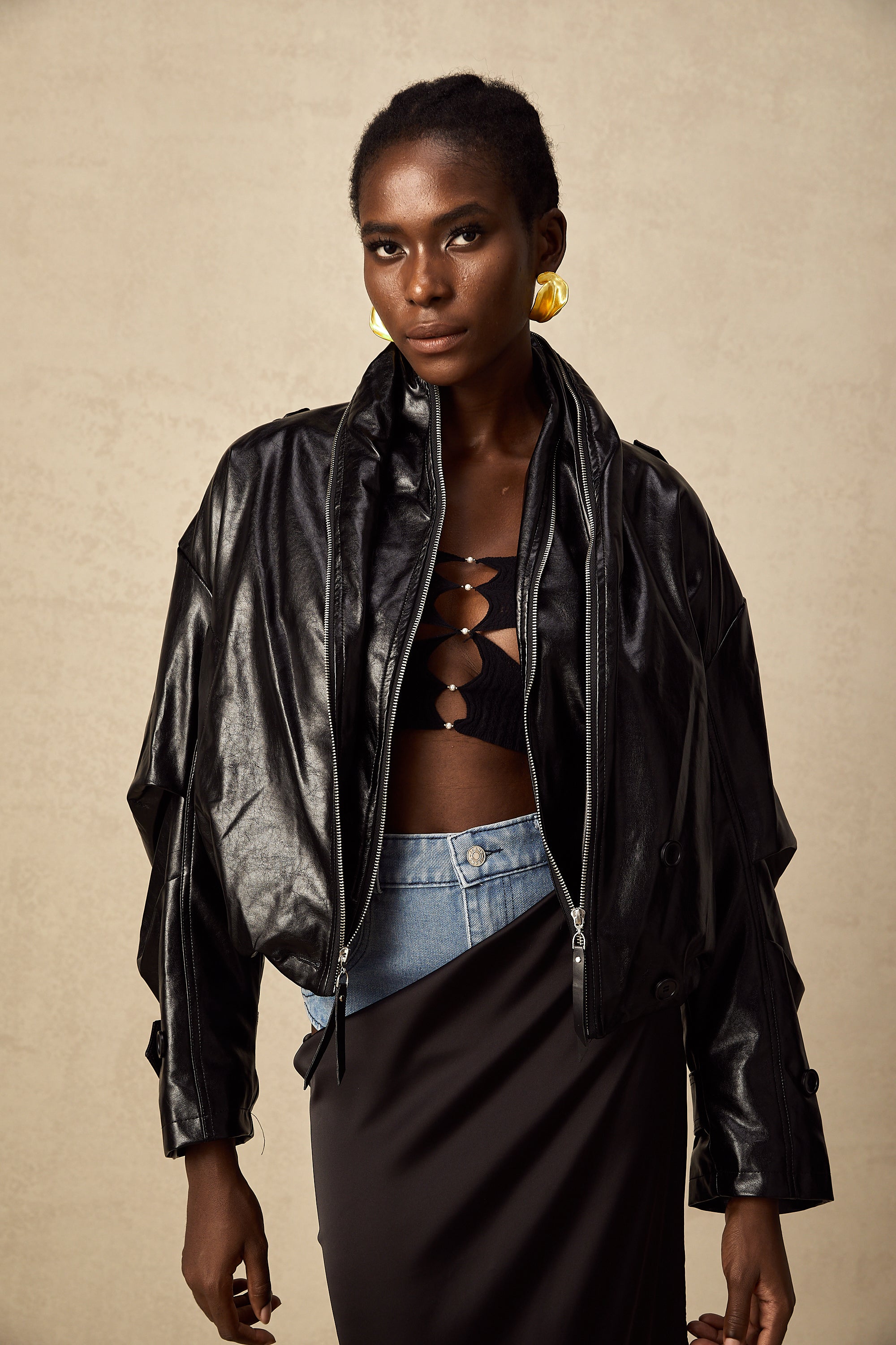 سترة فيرجيني الجلدية المبطنة والمقطوعة