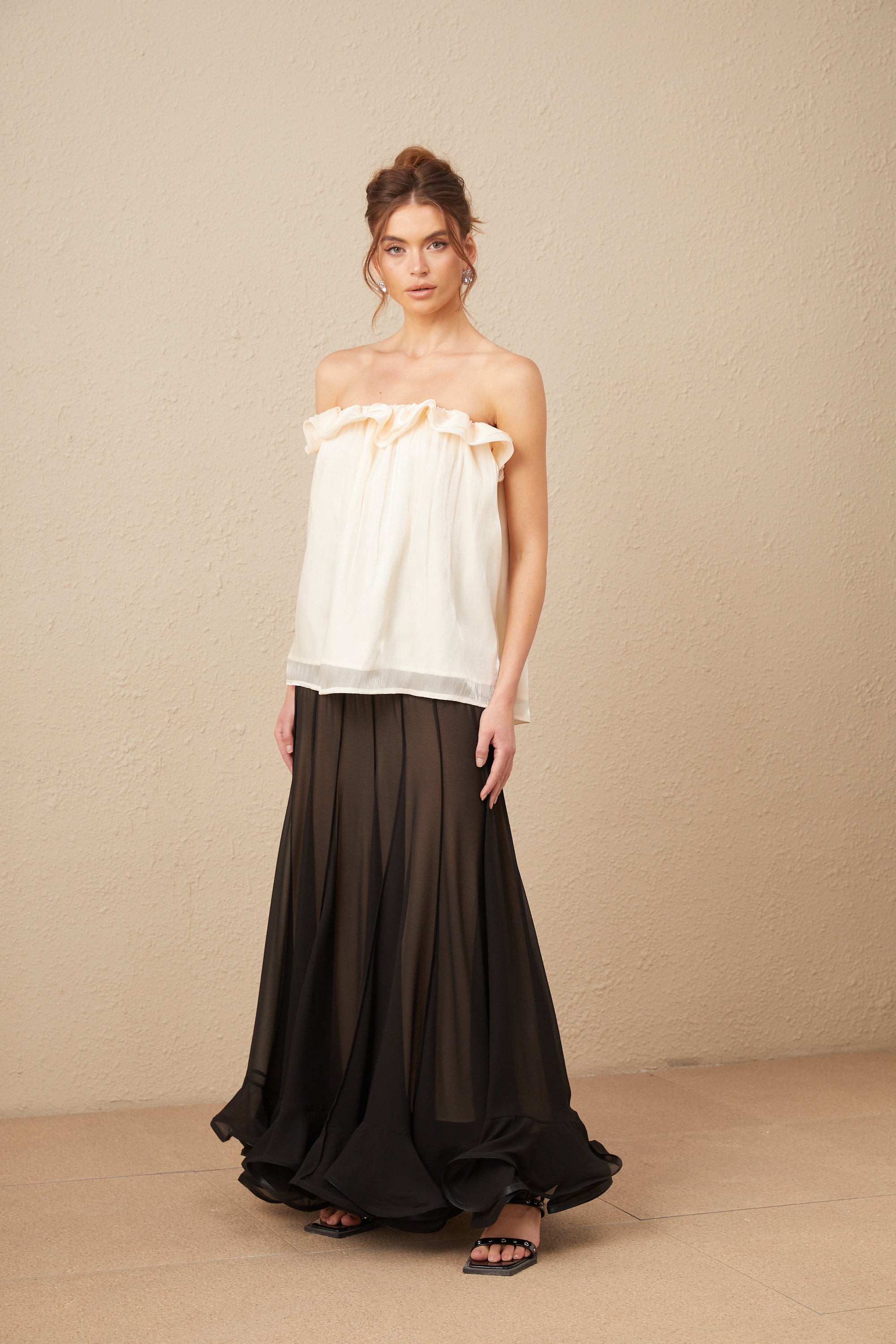 بلوزة Adèle المكشكشة ذات الأكتاف المكشوفة