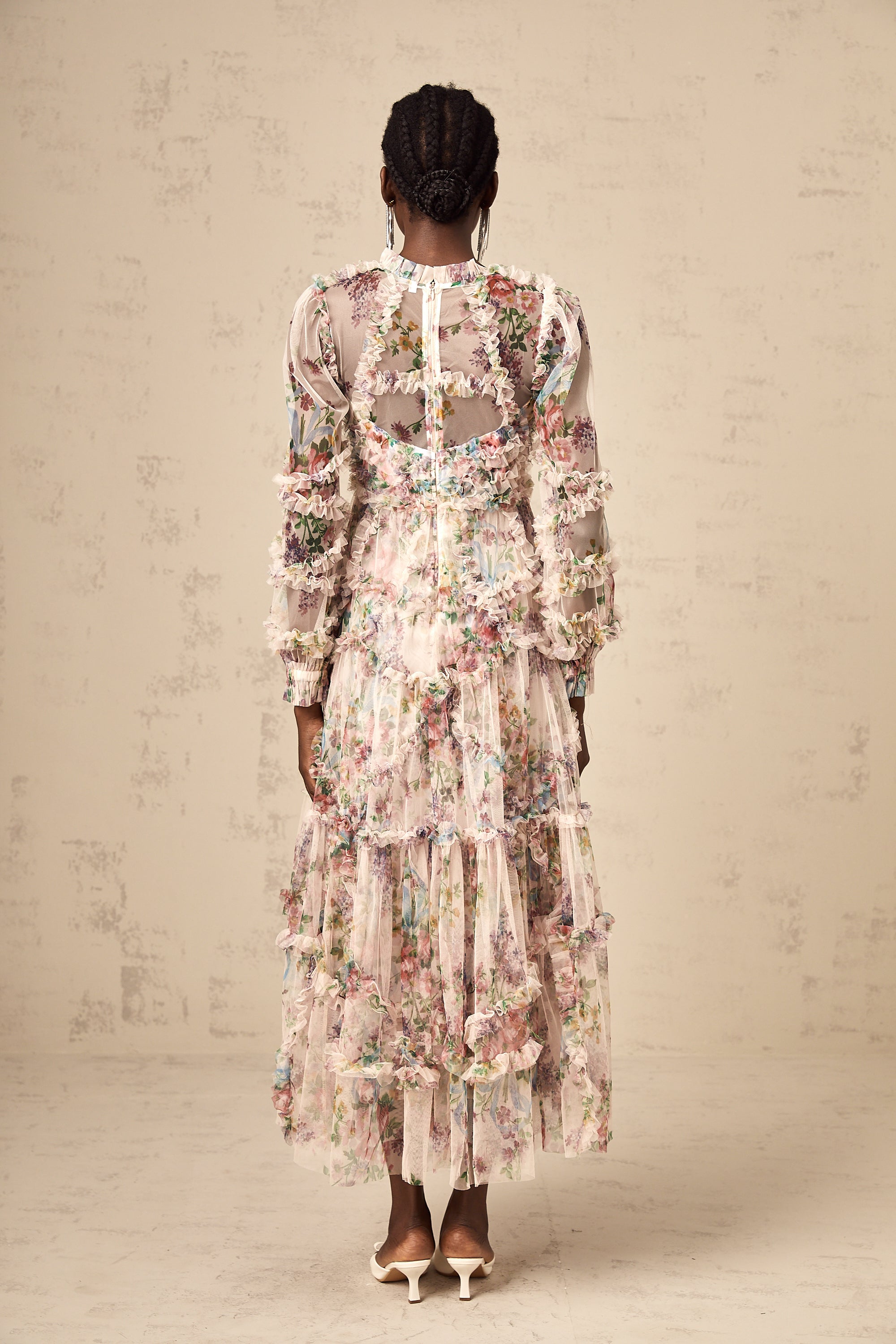 فستان كانديس متوسط الطول من التول مع كشكشة زهرية