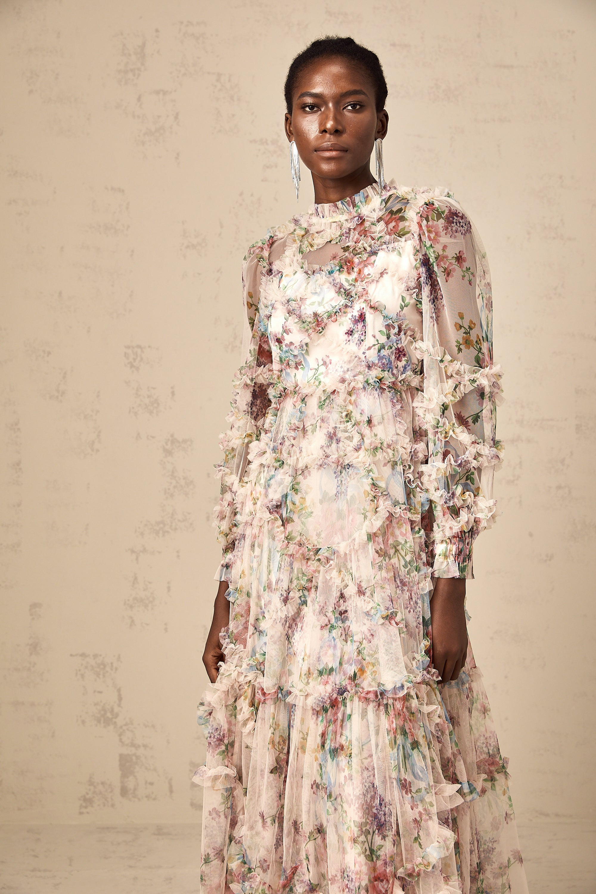 فستان كانديس متوسط الطول من التول مع كشكشة زهرية