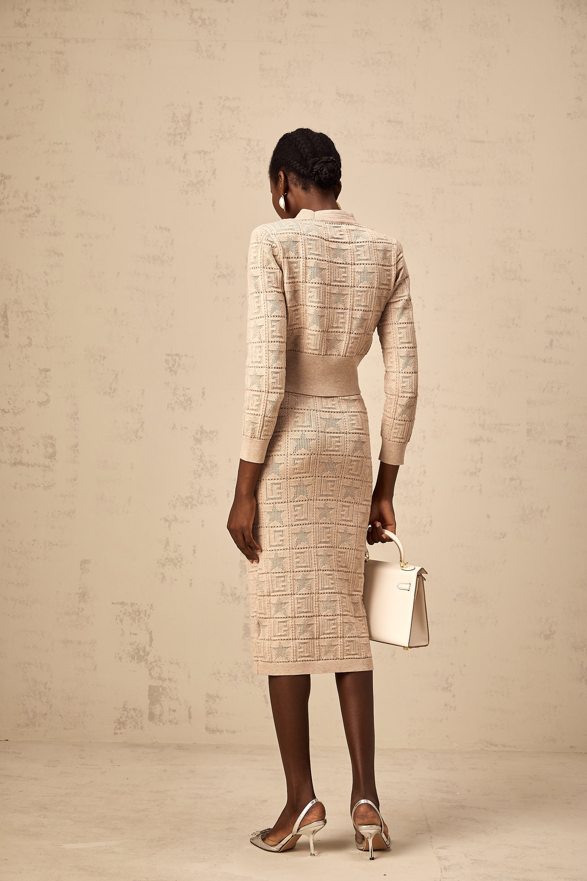 طقم كارديجان وتنورة متناسقين من Leonie باللون الكاكي بنقشة نجوم