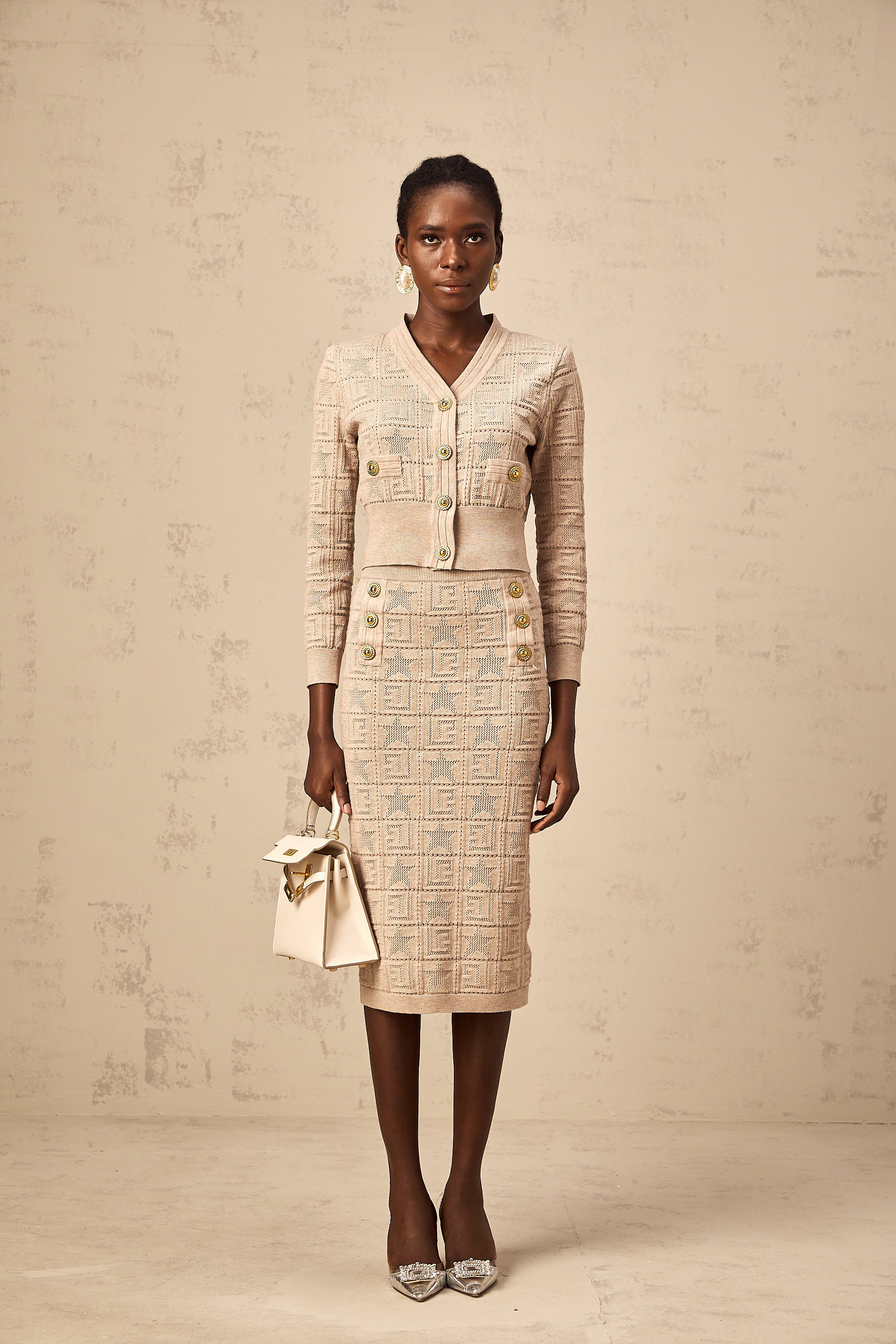 طقم كارديجان وتنورة متناسقين من Leonie باللون الكاكي بنقشة نجوم