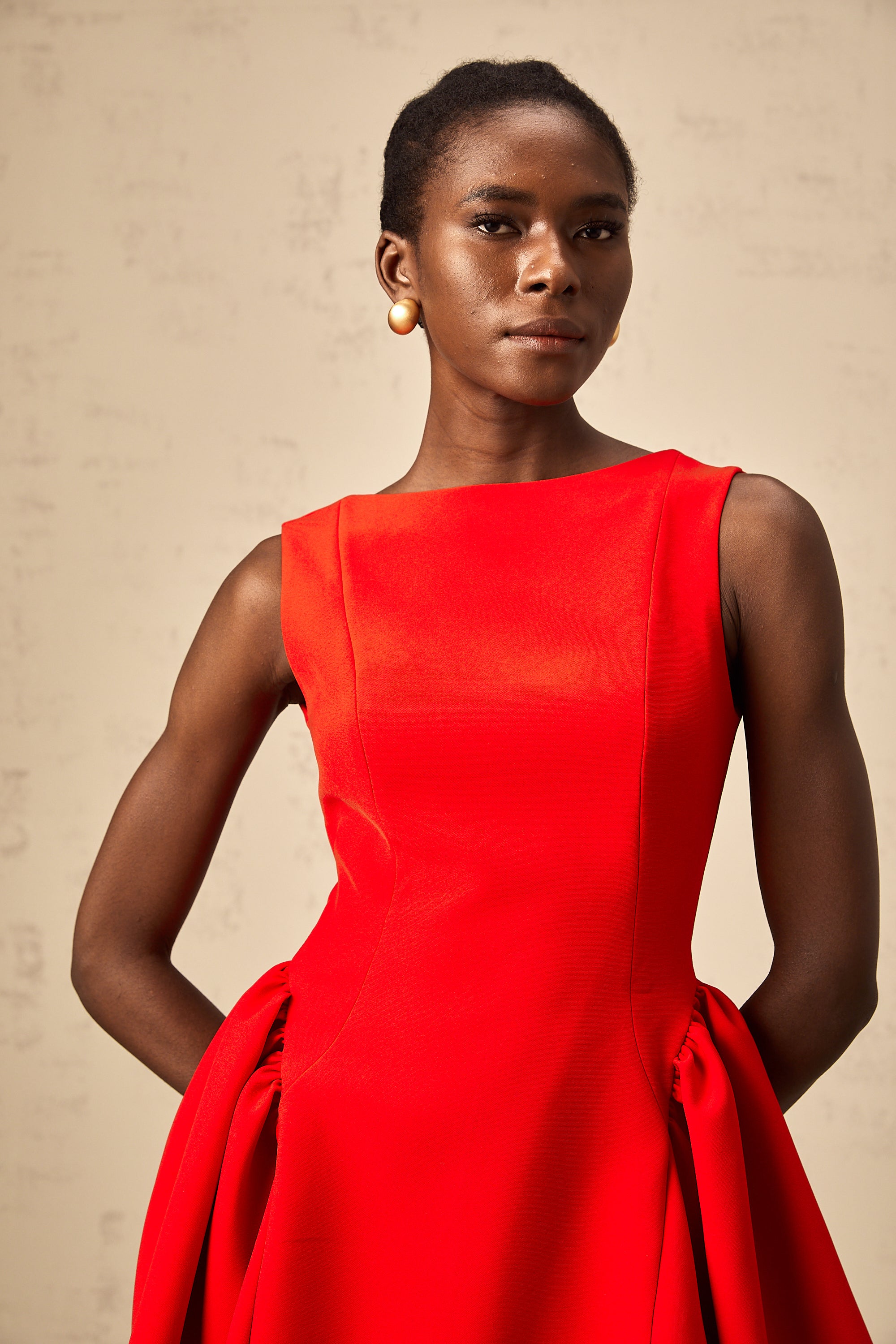 Yulia rotes ärmelloses ausgestelltes Minikleid