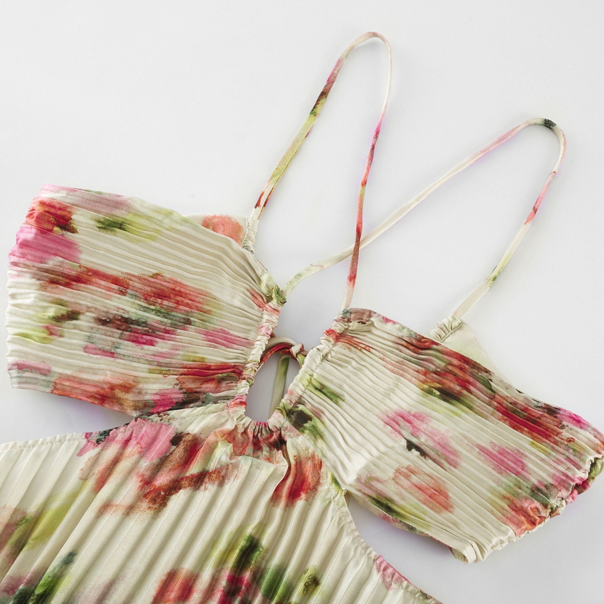 فستان ماكسي مطوي بطبعة زهور مقطوعة من تصميم أندريا