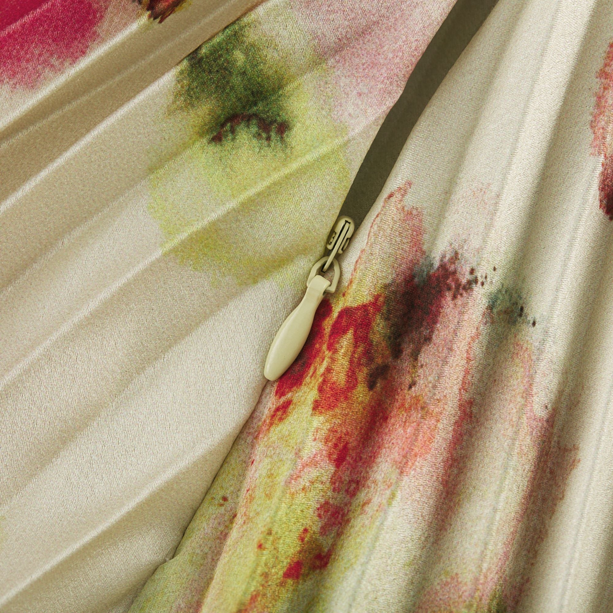 فستان ماكسي مطوي بطبعة زهور مقطوعة من تصميم أندريا