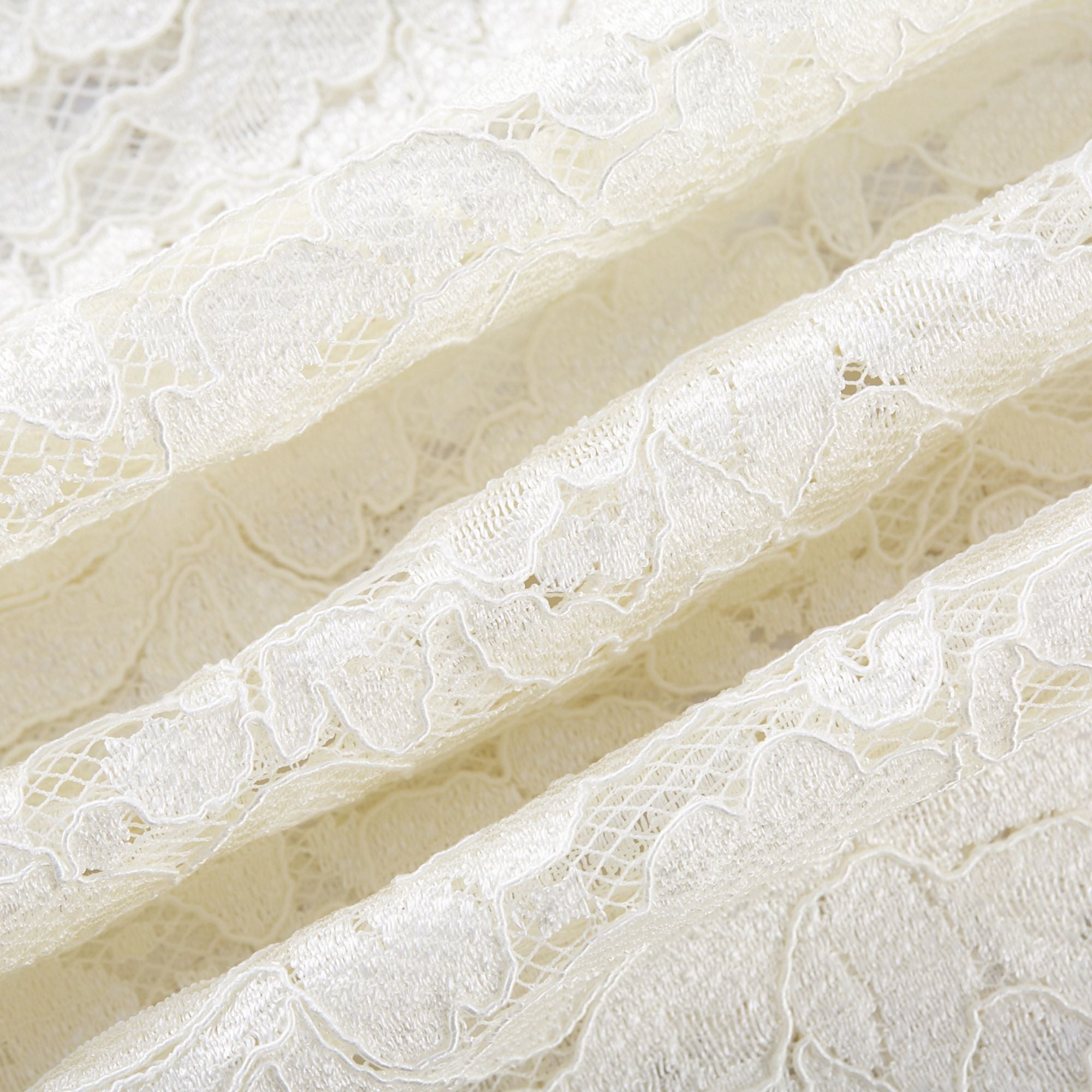 فستان ميدي من الدانتيل المزين من كالينا