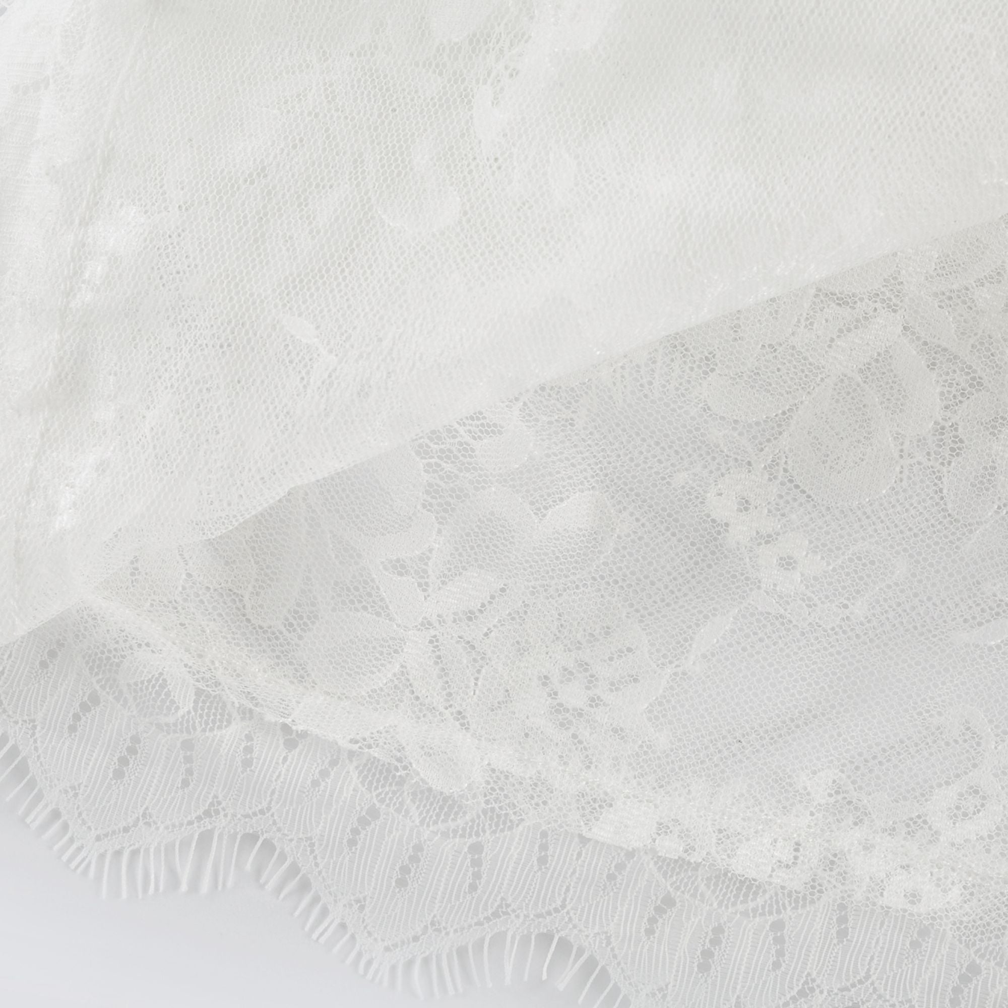 فستان نادين قصير مع حافة دانتيل شبه شفافة