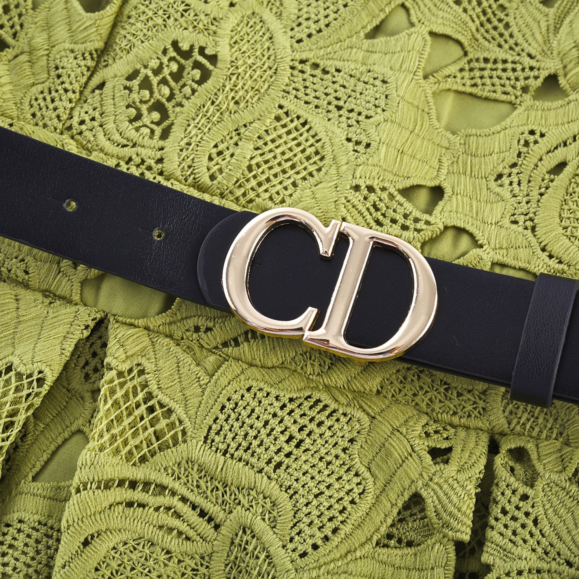 فستان قصير مطرز من تصميم Valérie