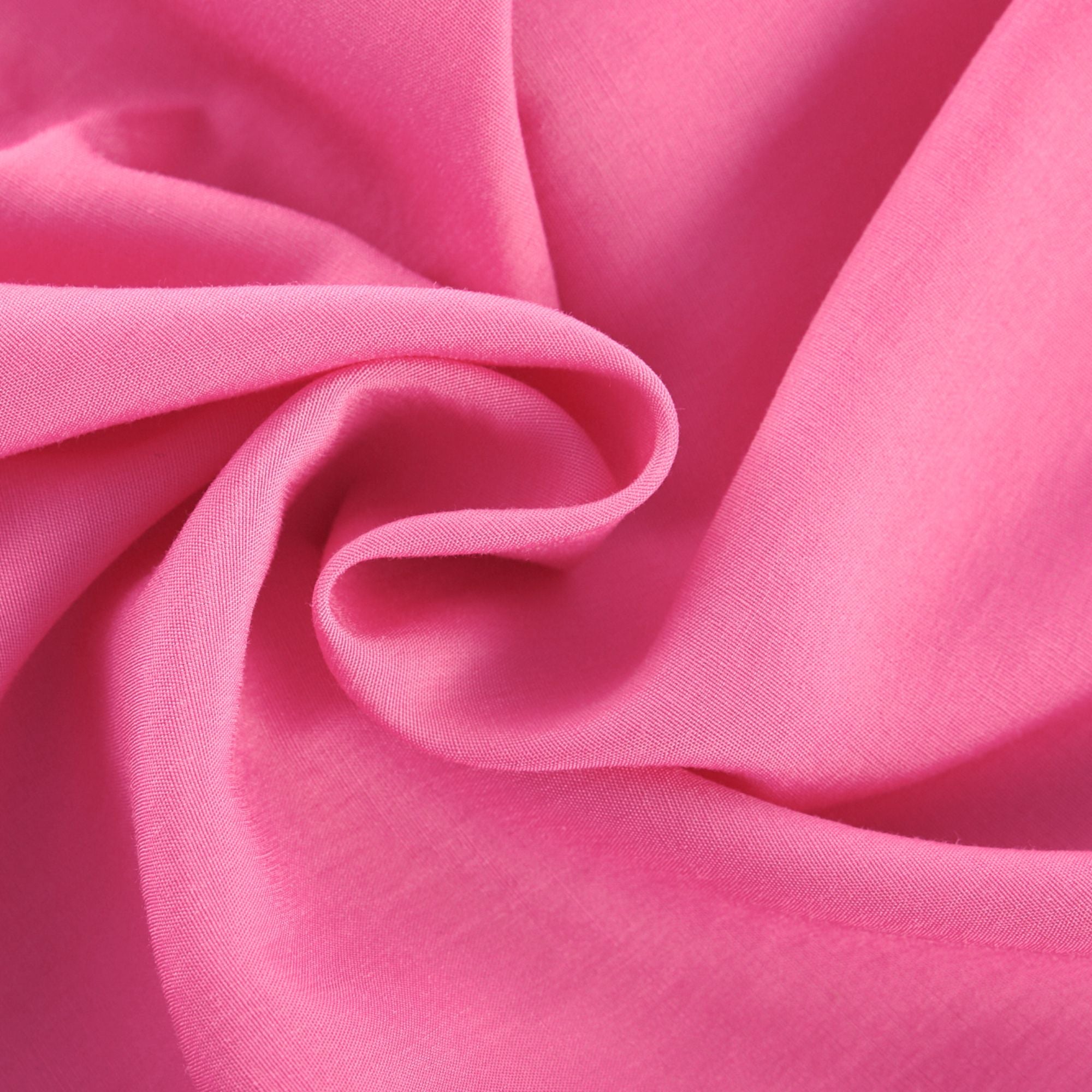 طقم ماتيلد الوردي المكون من بلوزة وتنورة متناسقتين مع كشكشة