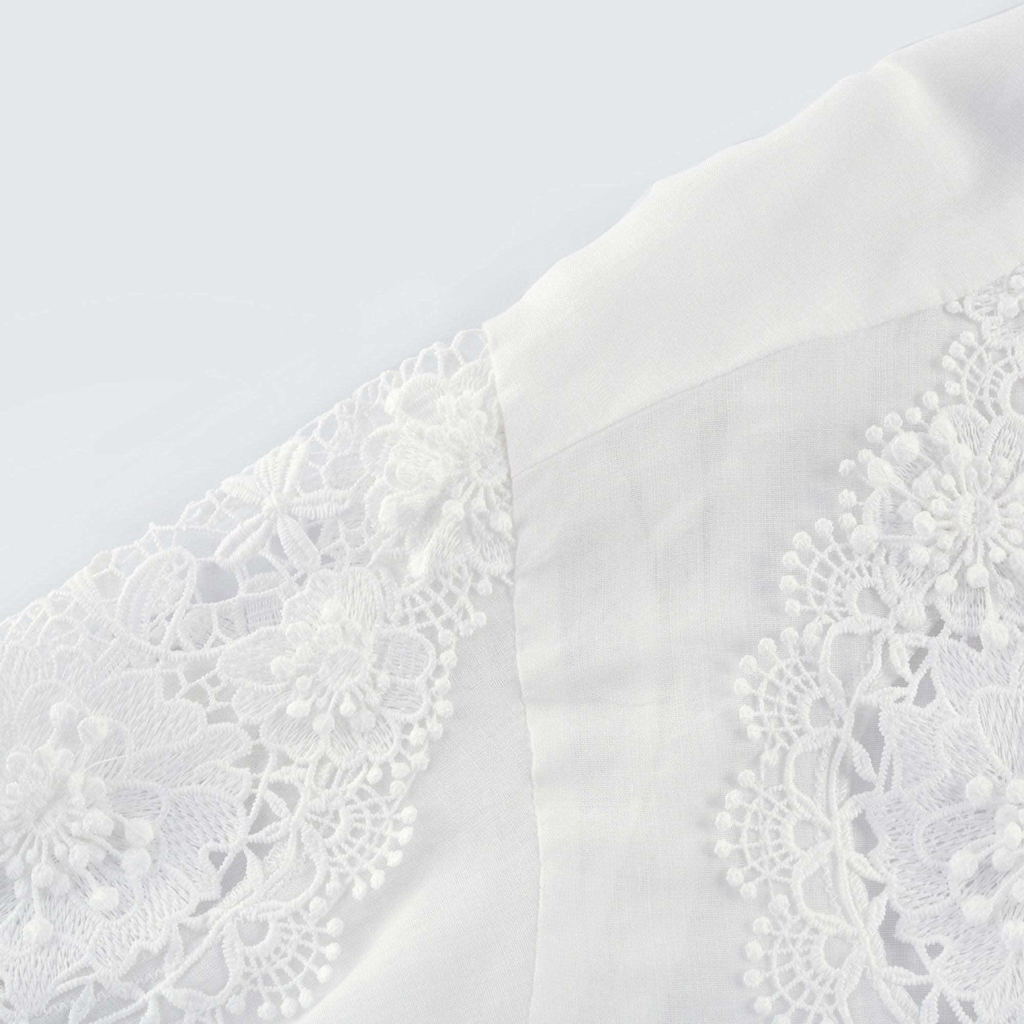 قميص Axelle المطرز بالدانتيل