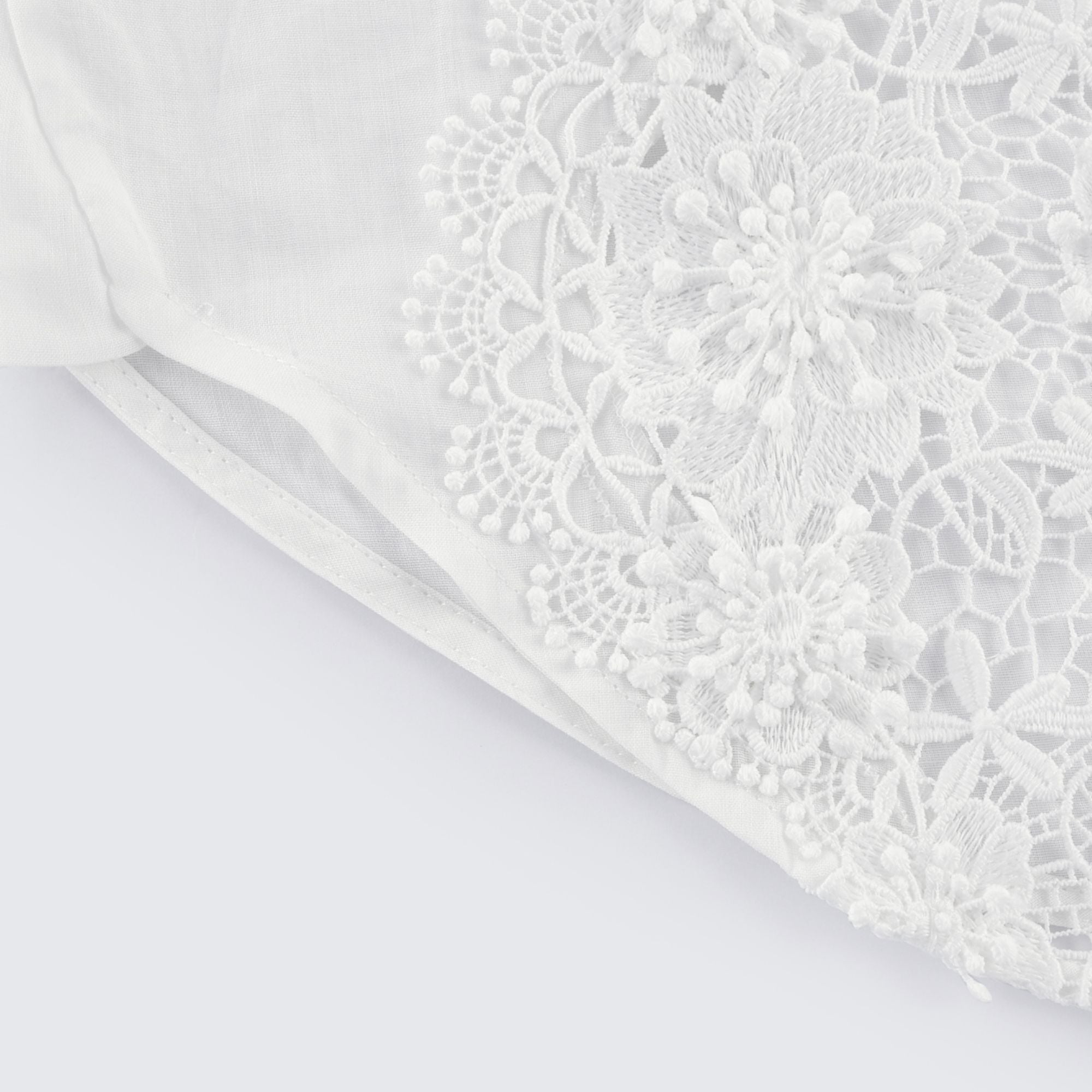 قميص Axelle المطرز بالدانتيل