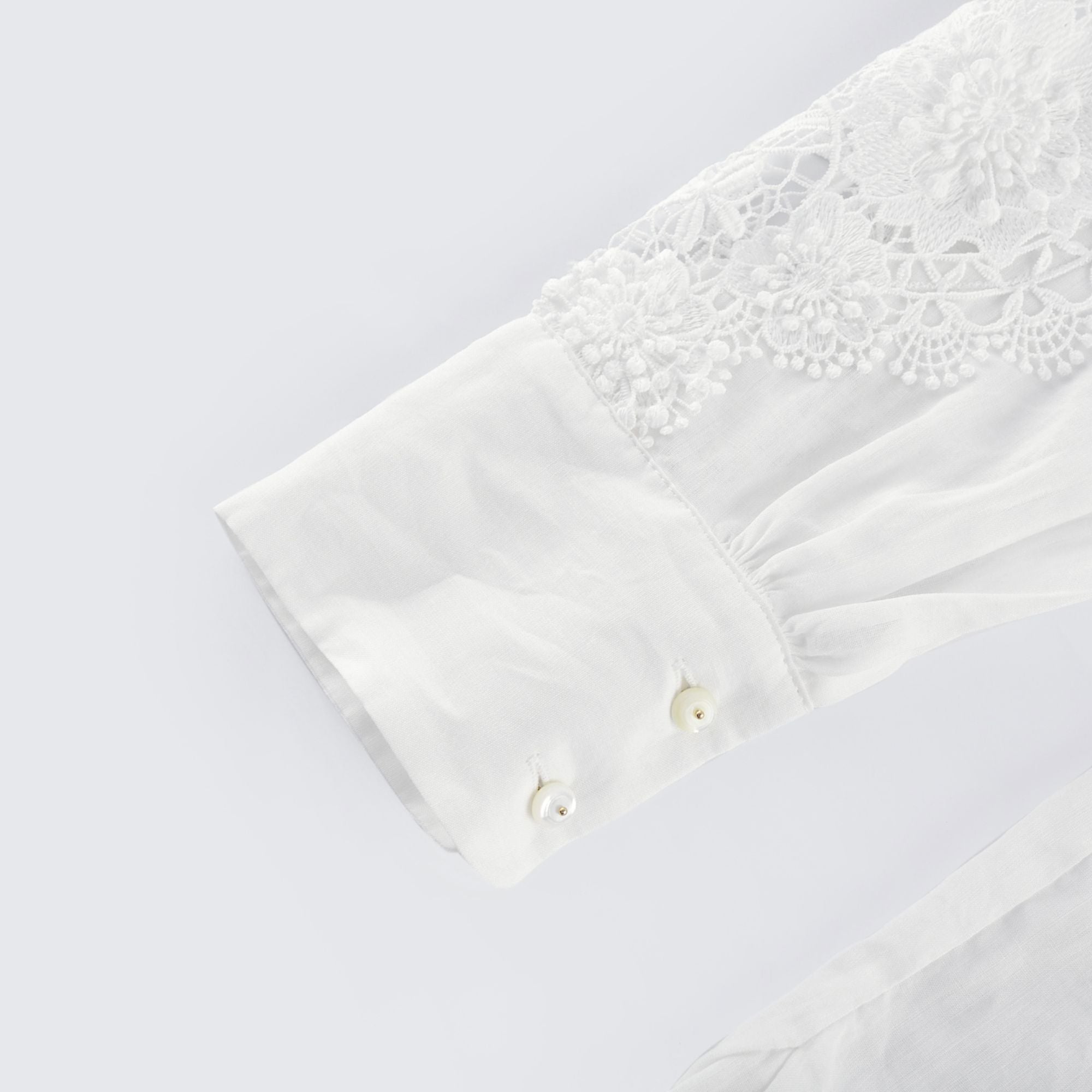 قميص Axelle المطرز بالدانتيل