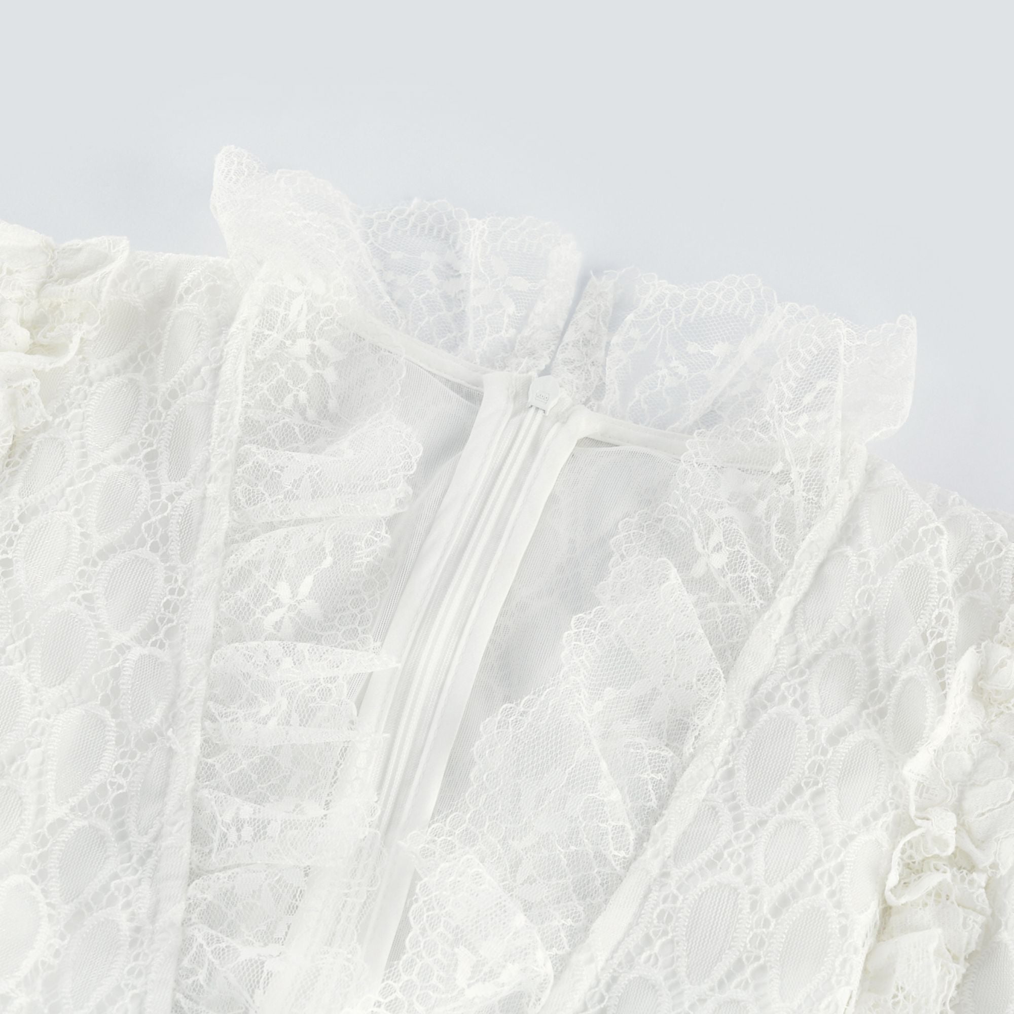 Aimée Midikleid mit Cut-outs, Spitzenstickerei und Lagenlook (Endgültiger Verkauf – nur in den USA)