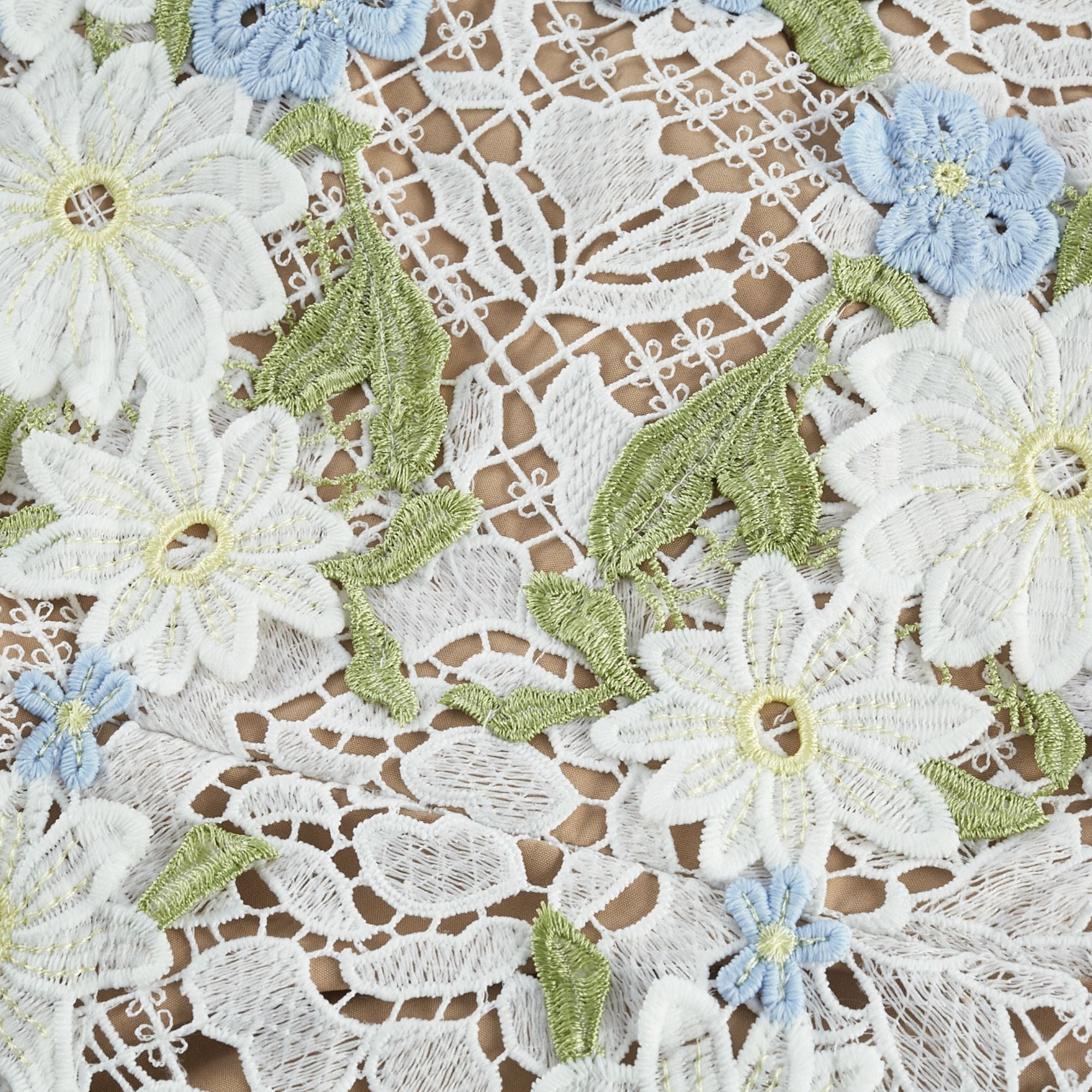 فستان هيرمين متوسط الطول شفاف ومزين بنقشة زهور صناعية