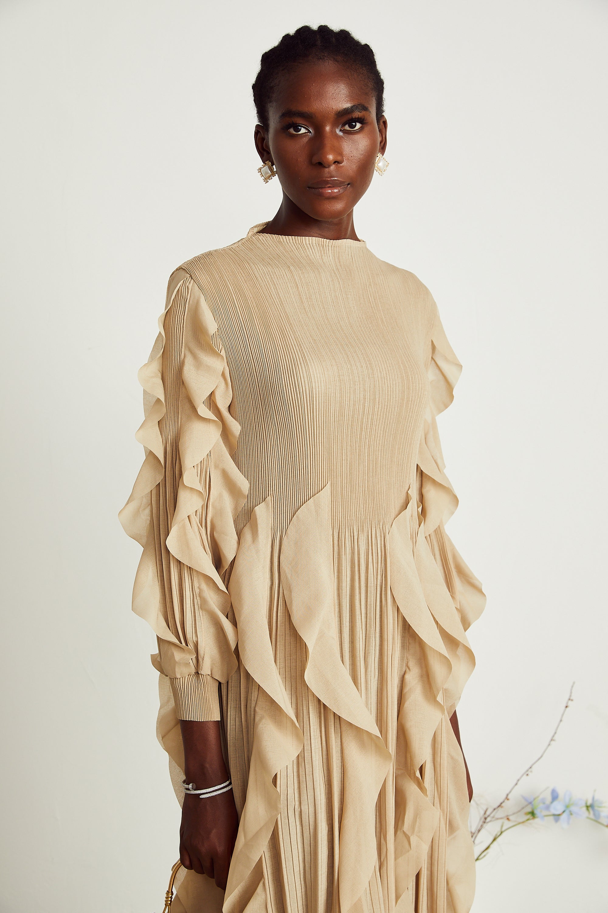 Colette – Plissiertes Maxikleid mit Rüschenbesatz