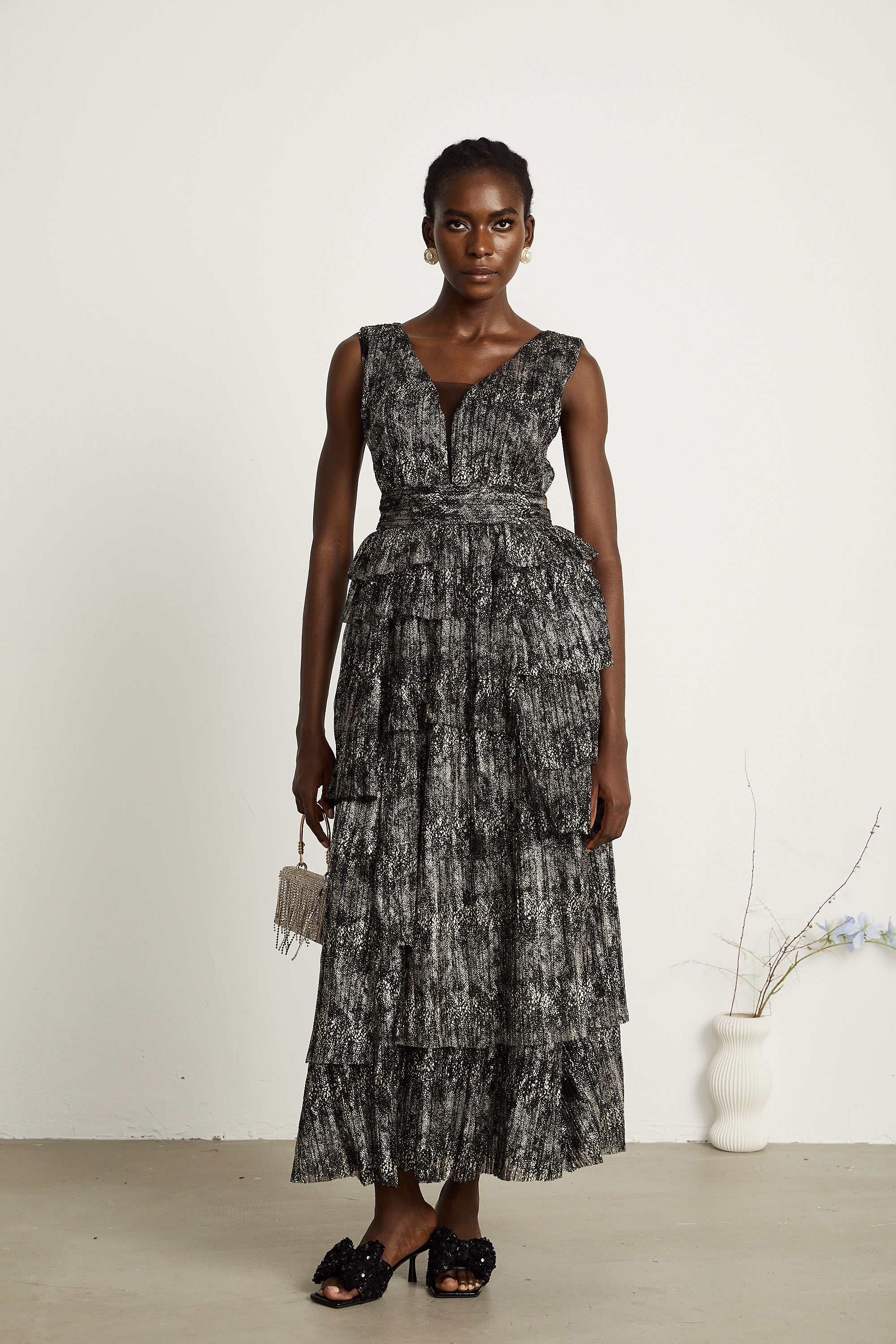 فستان أورلان ماكسي من التول متعدد الطبقات باللون الأسود