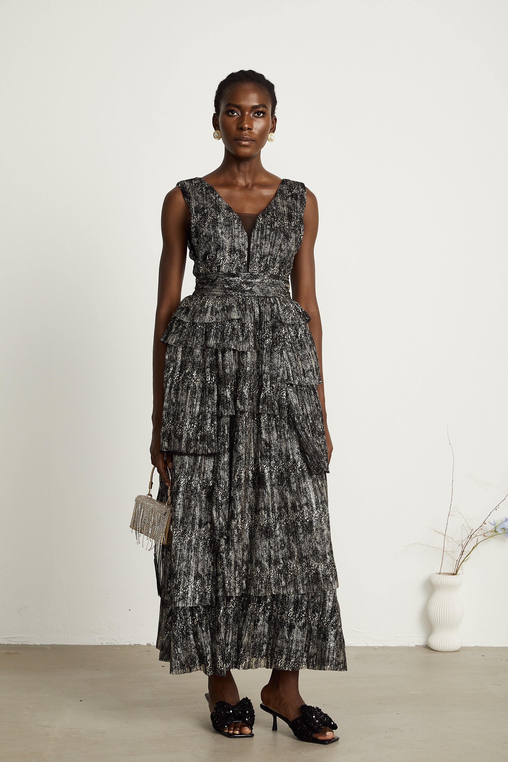 فستان أورلان ماكسي من التول متعدد الطبقات باللون الأسود