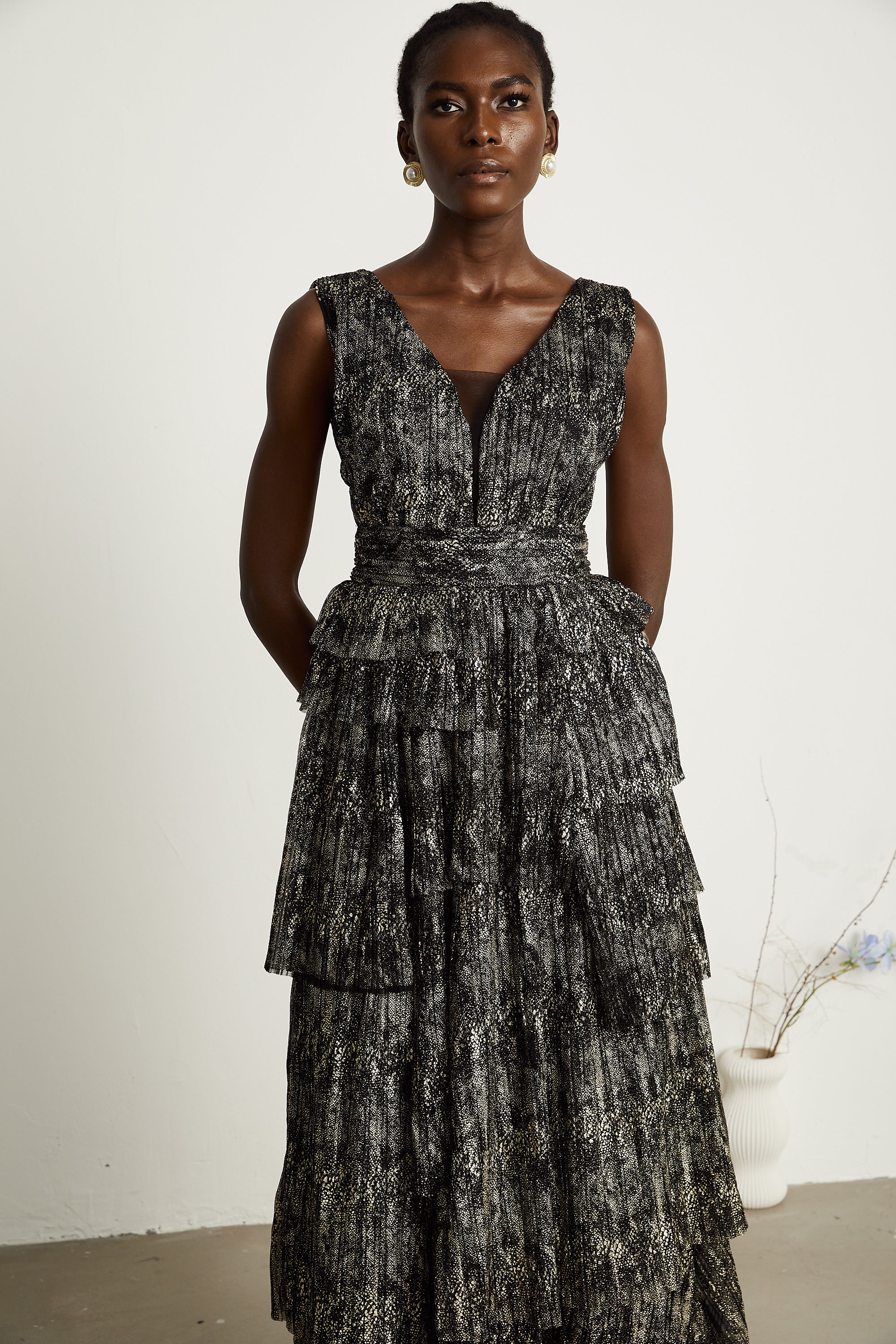 فستان أورلان ماكسي من التول متعدد الطبقات باللون الأسود