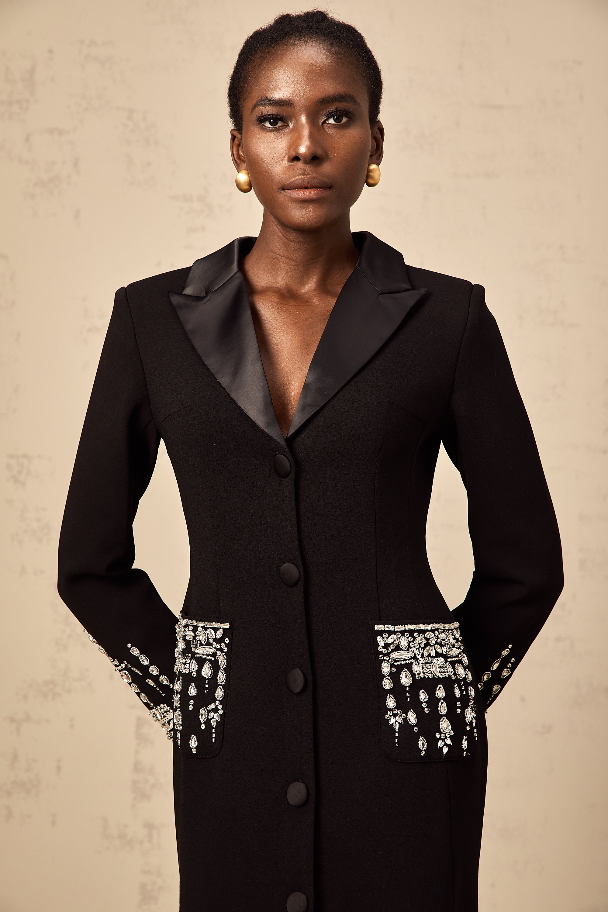 فستان ديان ماكسي مزين باللون الأسود