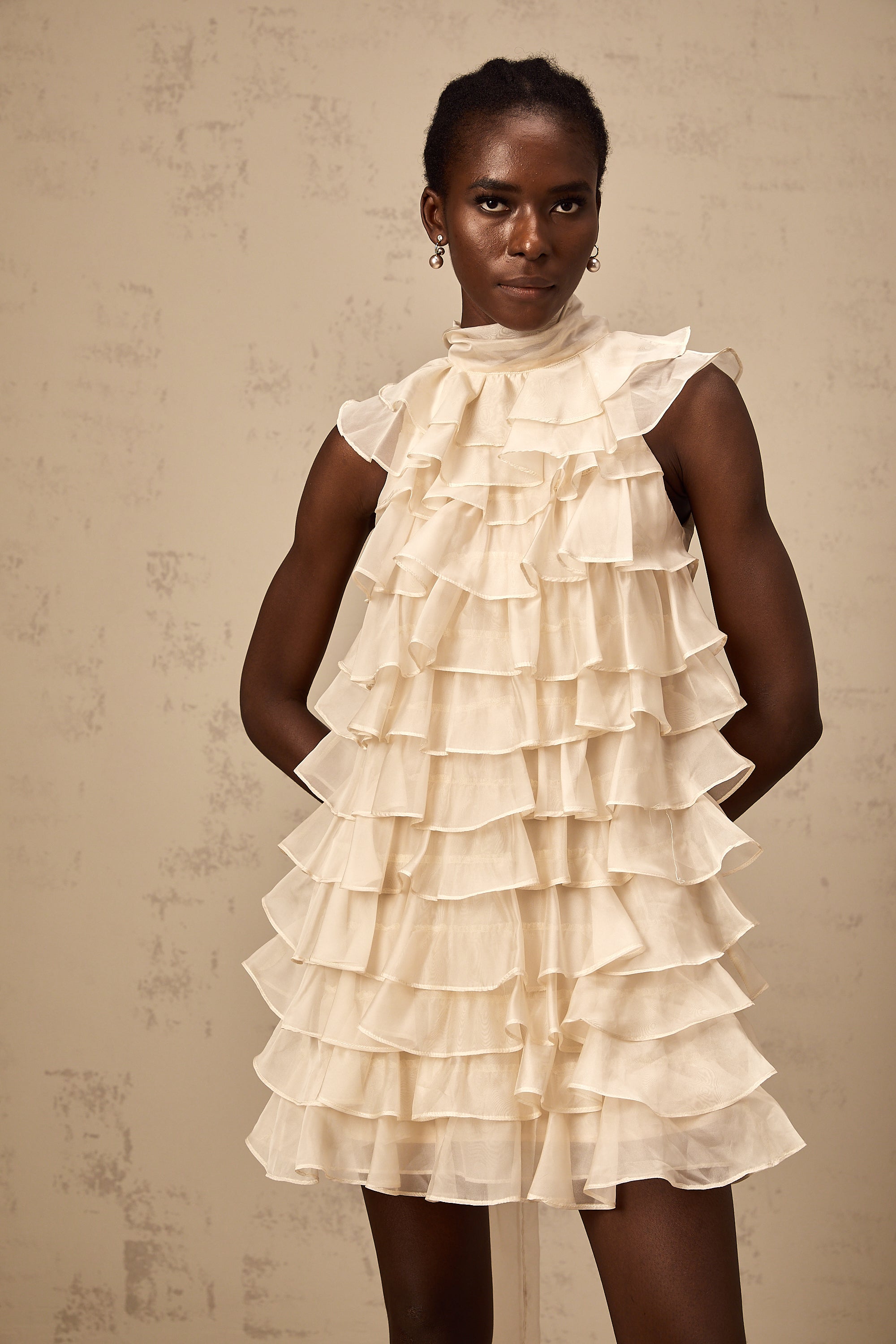 Jessica ärmelloses Minikleid mit Stufenvolant