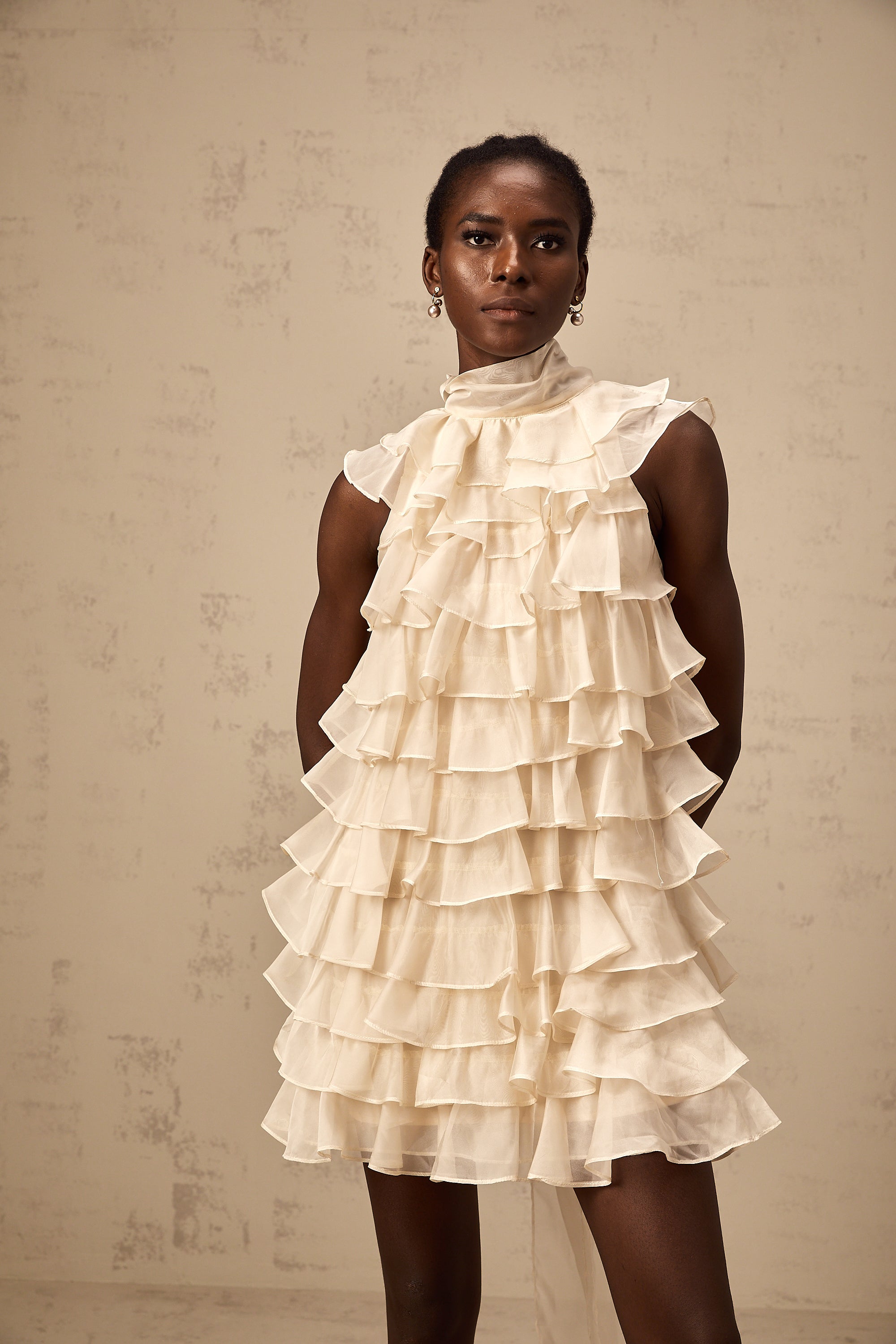 Jessica ärmelloses Minikleid mit Stufenvolant