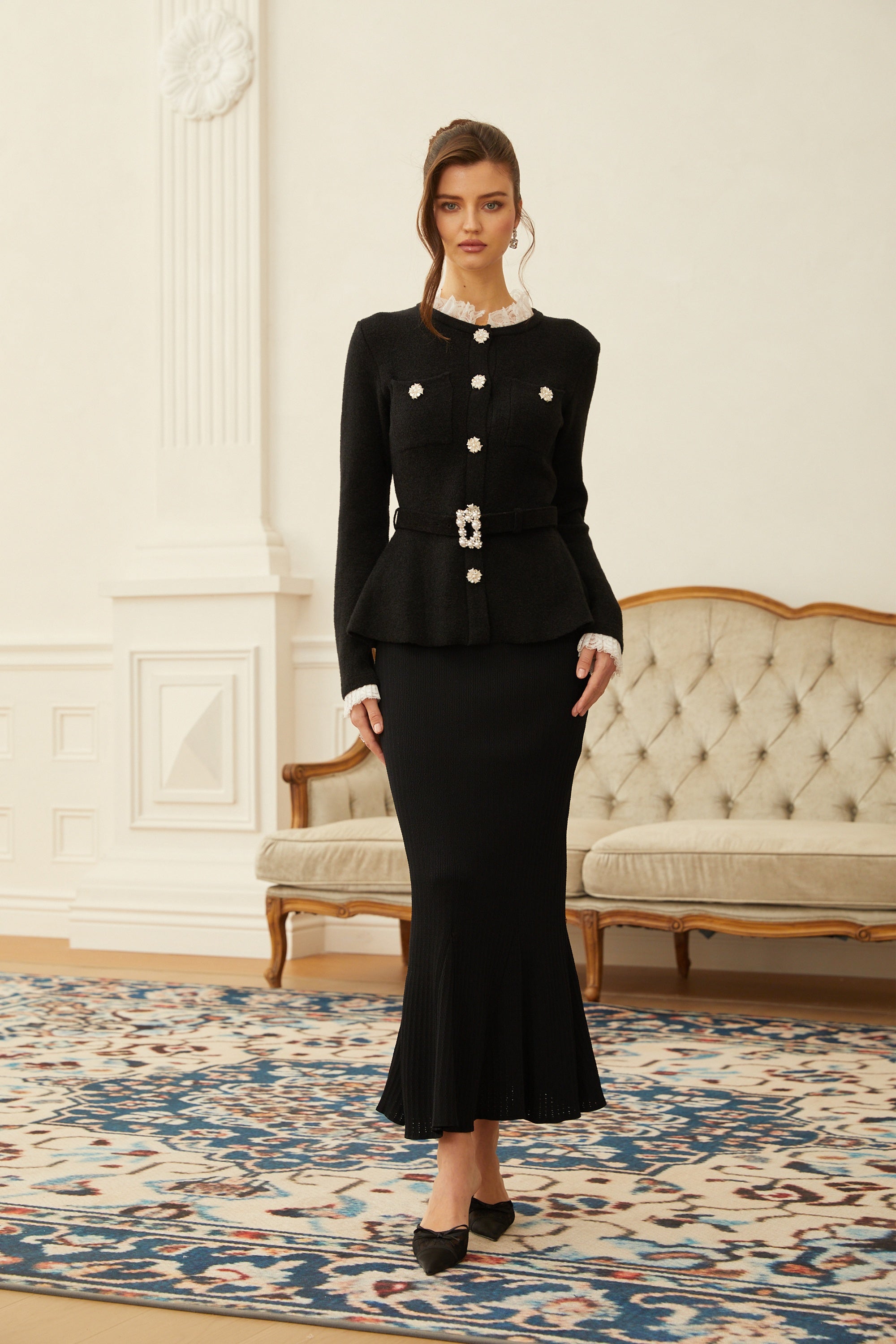 طقم توب وتنورة محبوكة سوداء مزينة من إلينور