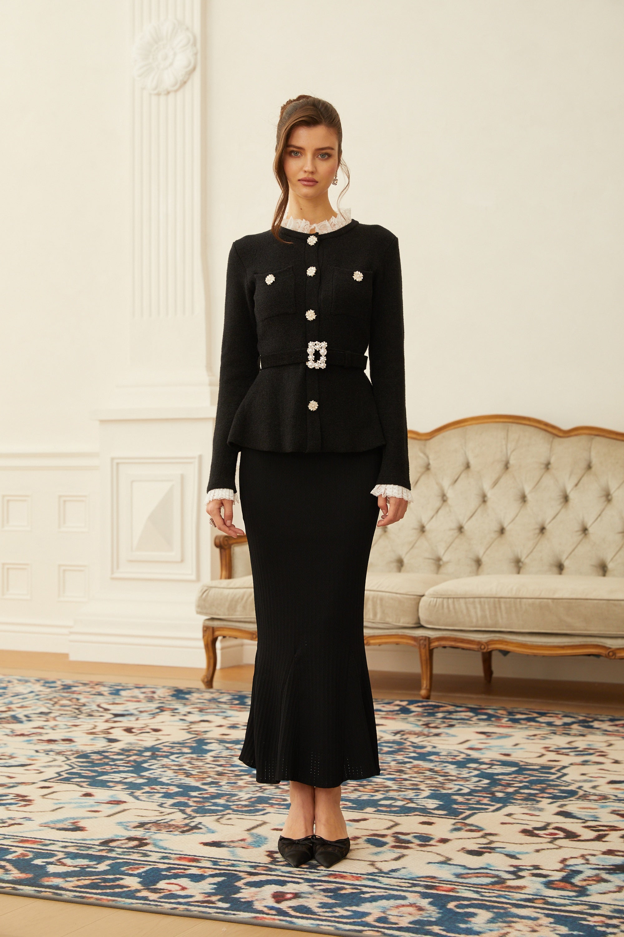 طقم توب وتنورة محبوكة سوداء مزينة من إلينور