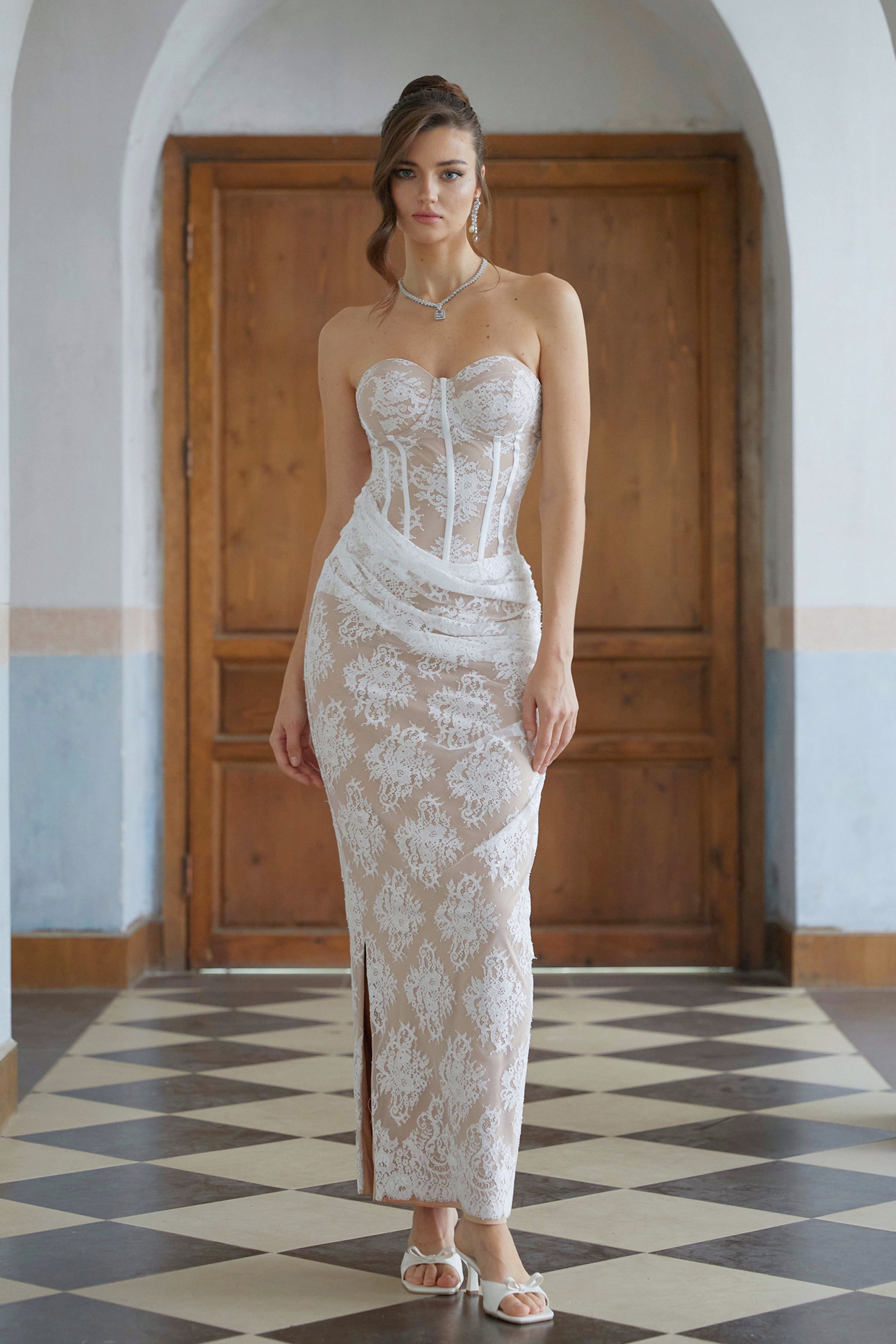 Tyra Weißes Maxikleid mit Korsett aus floraler Spitze