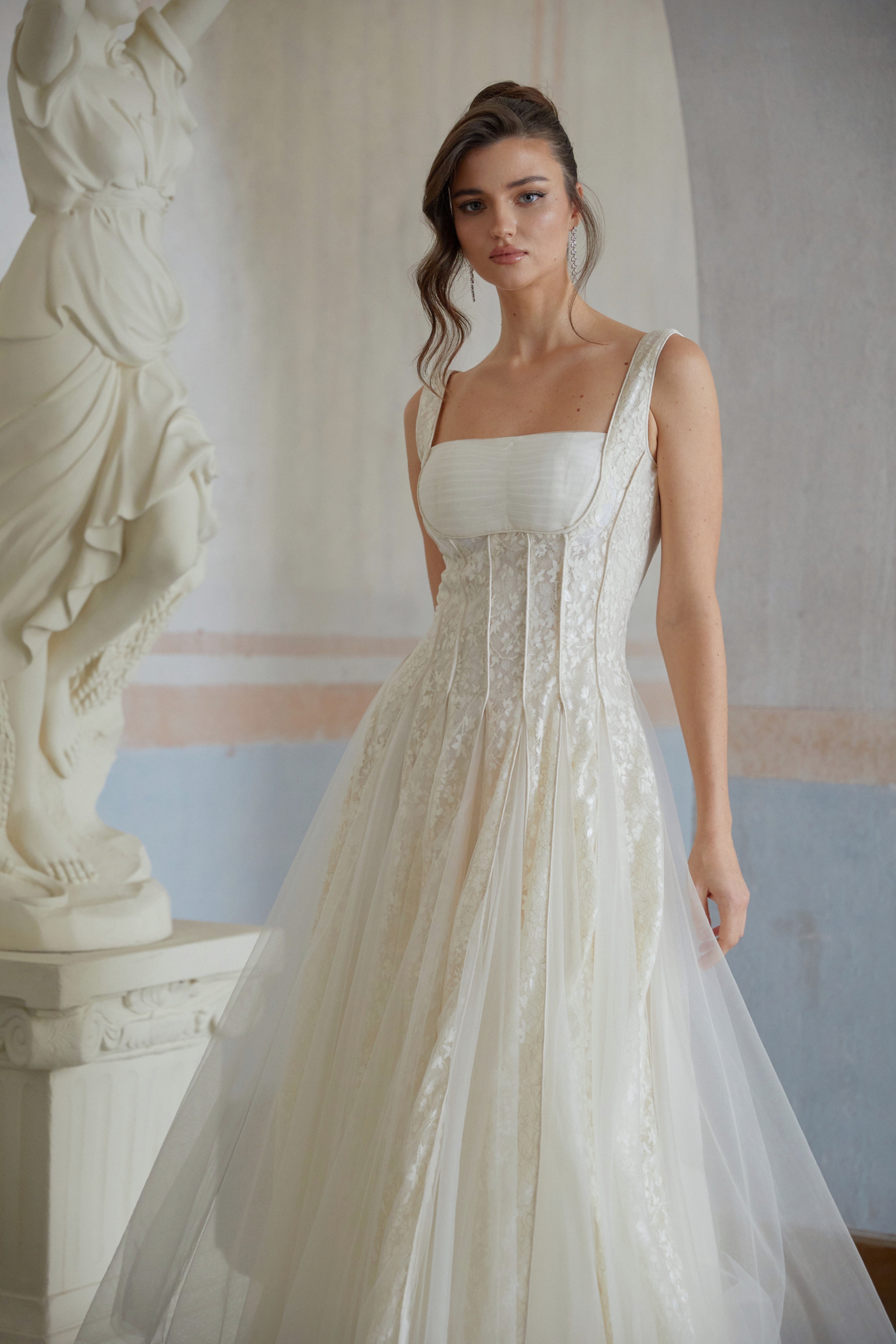 Fiadh Maxikleid aus neutralem Tüll und Spitze