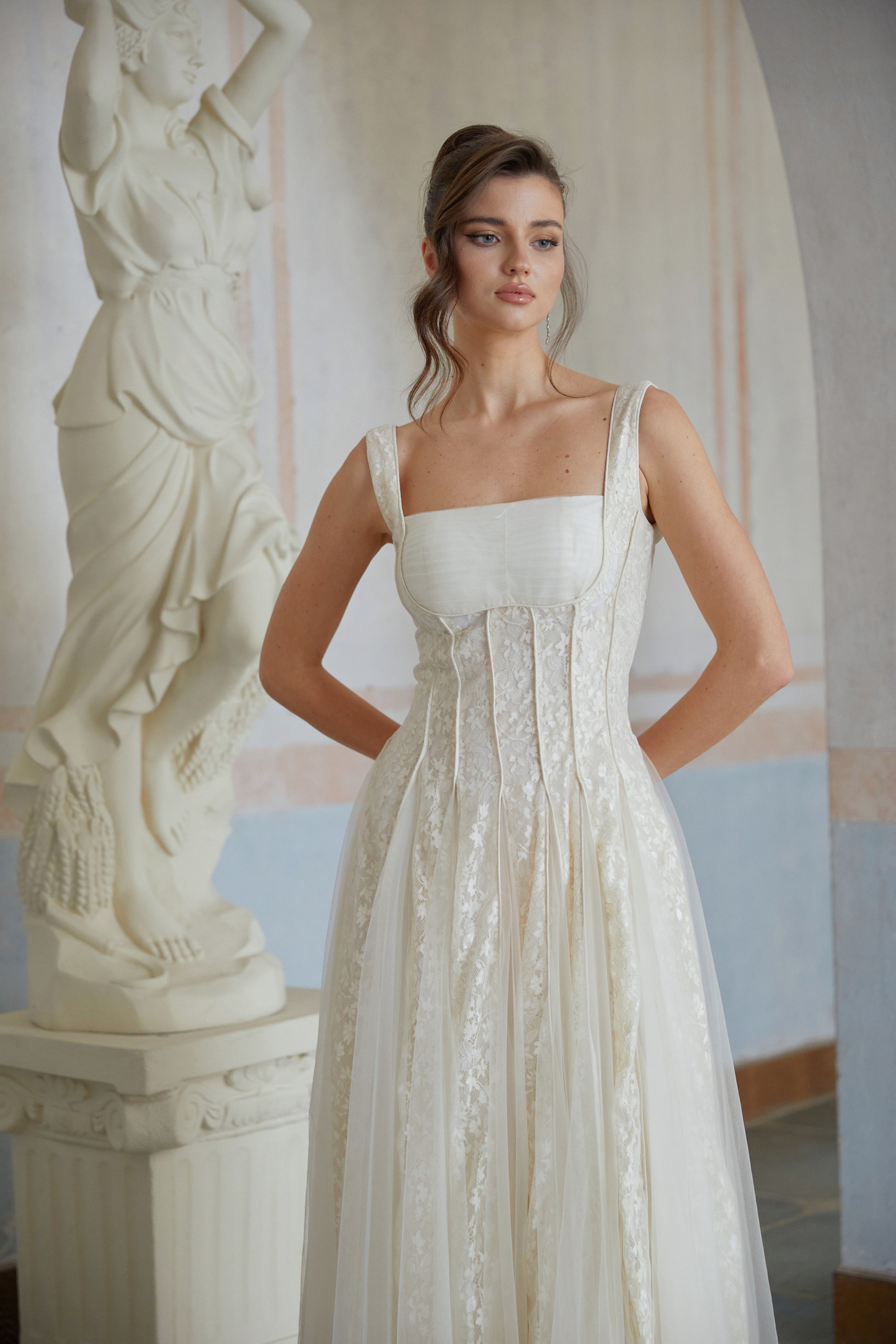 Fiadh Maxikleid aus neutralem Tüll und Spitze