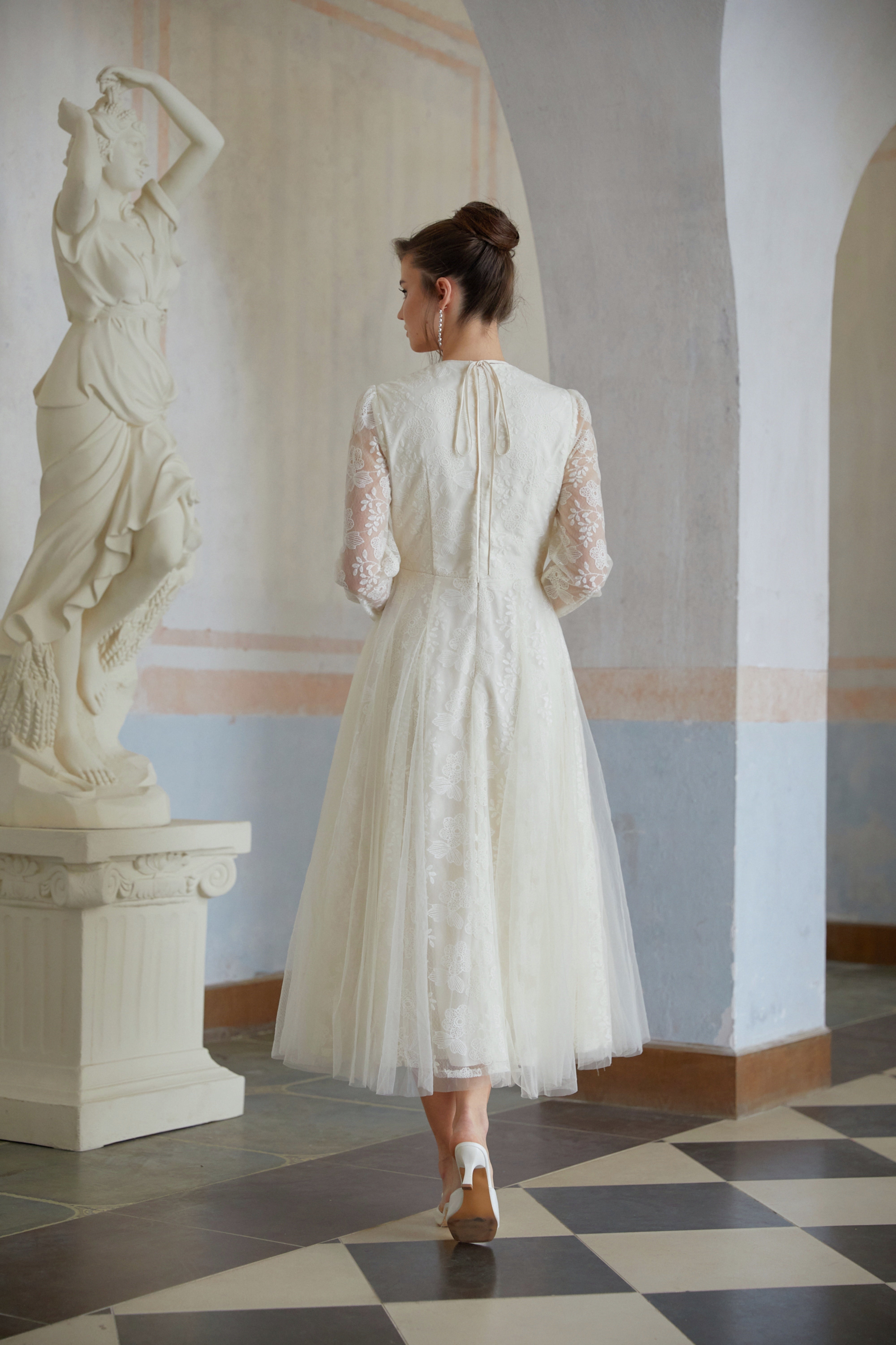 Esmé Weißes Midikleid aus floraler Spitze und Tüll