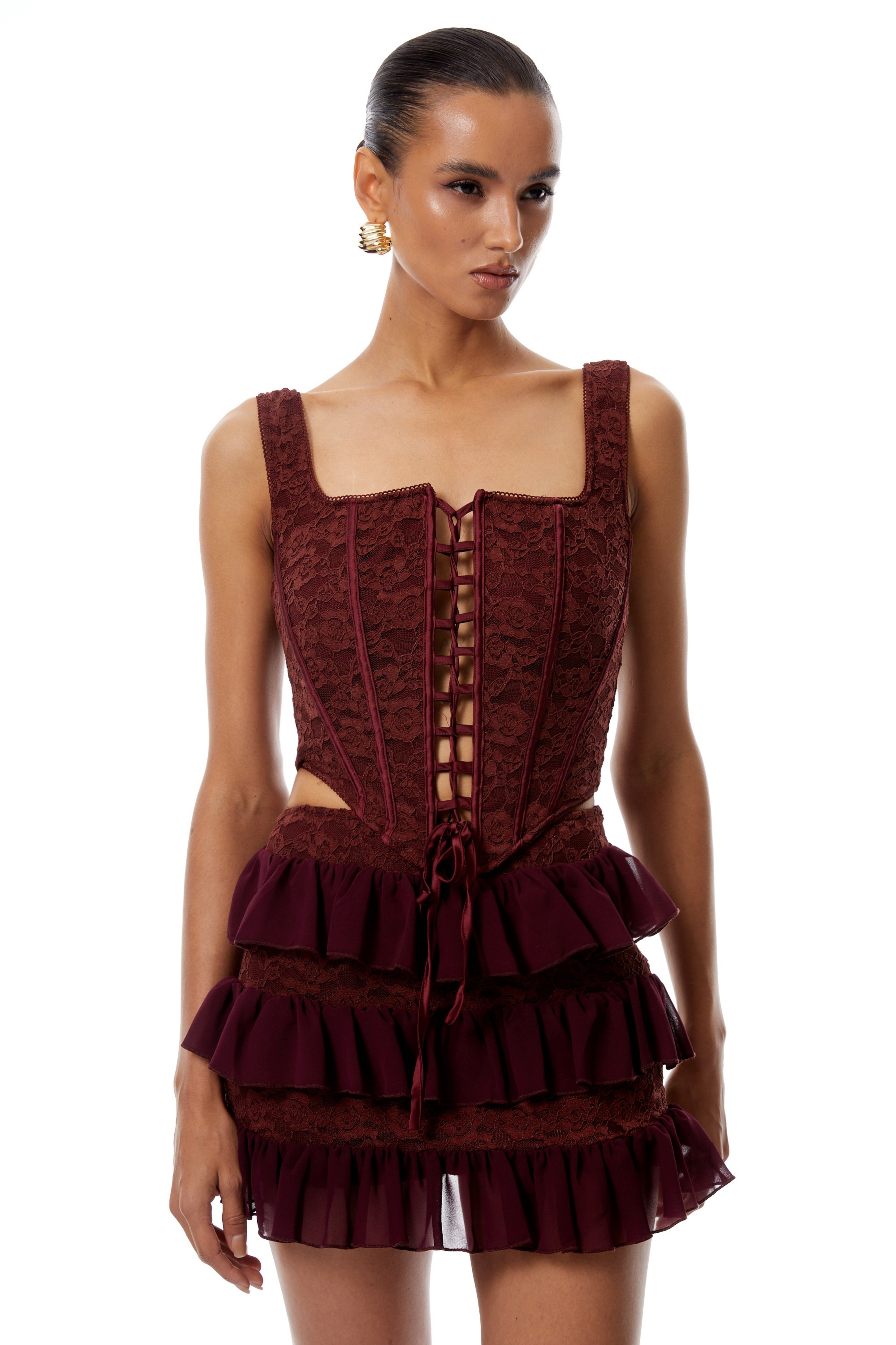 طقم ليوني من قميص و تنورة من الدانتيل المنقوش بالزهور باللون الأحمر