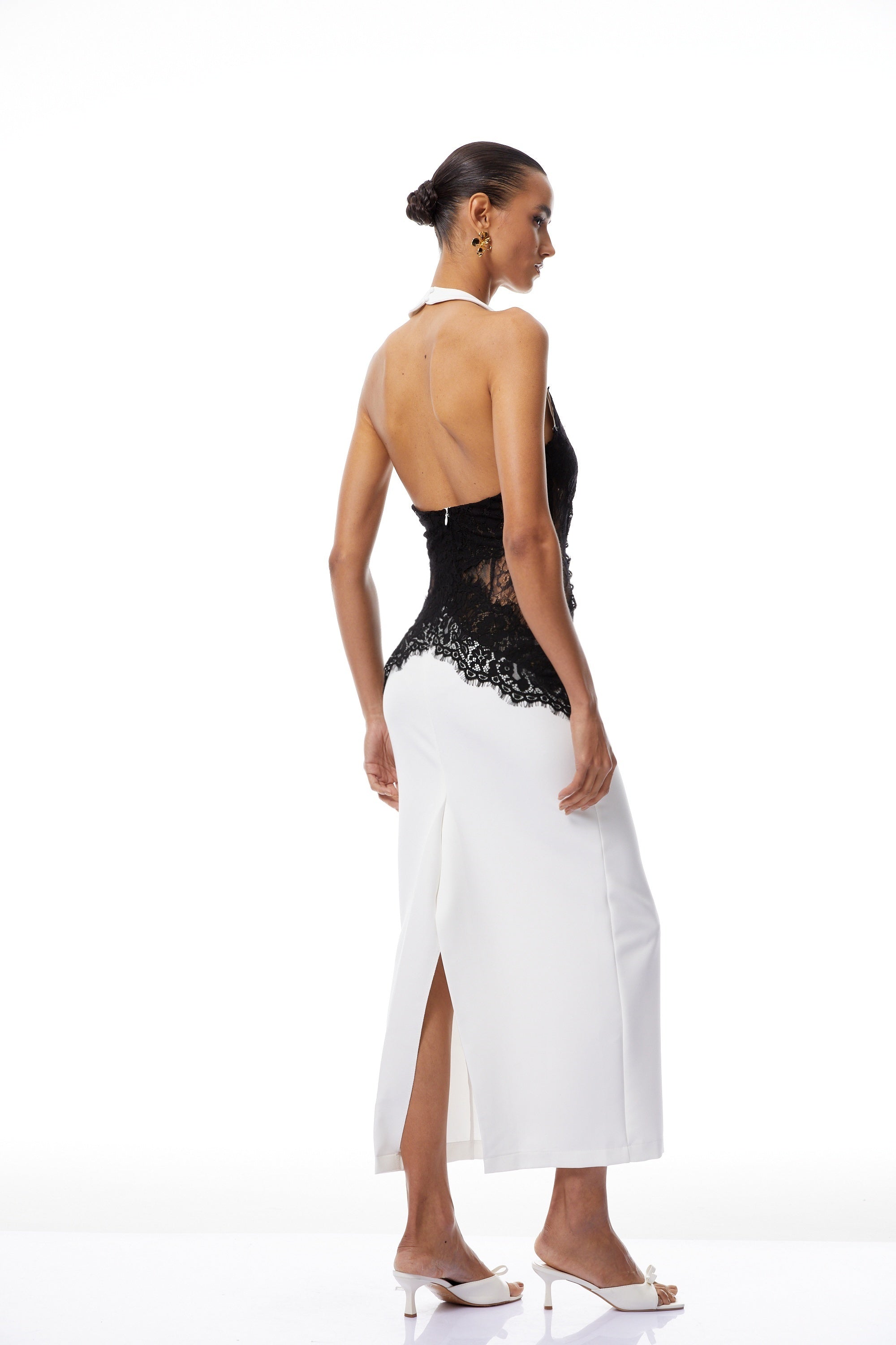 Ilaria Weißes Neckholder-Maxikleid mit Spitzeneinsatz