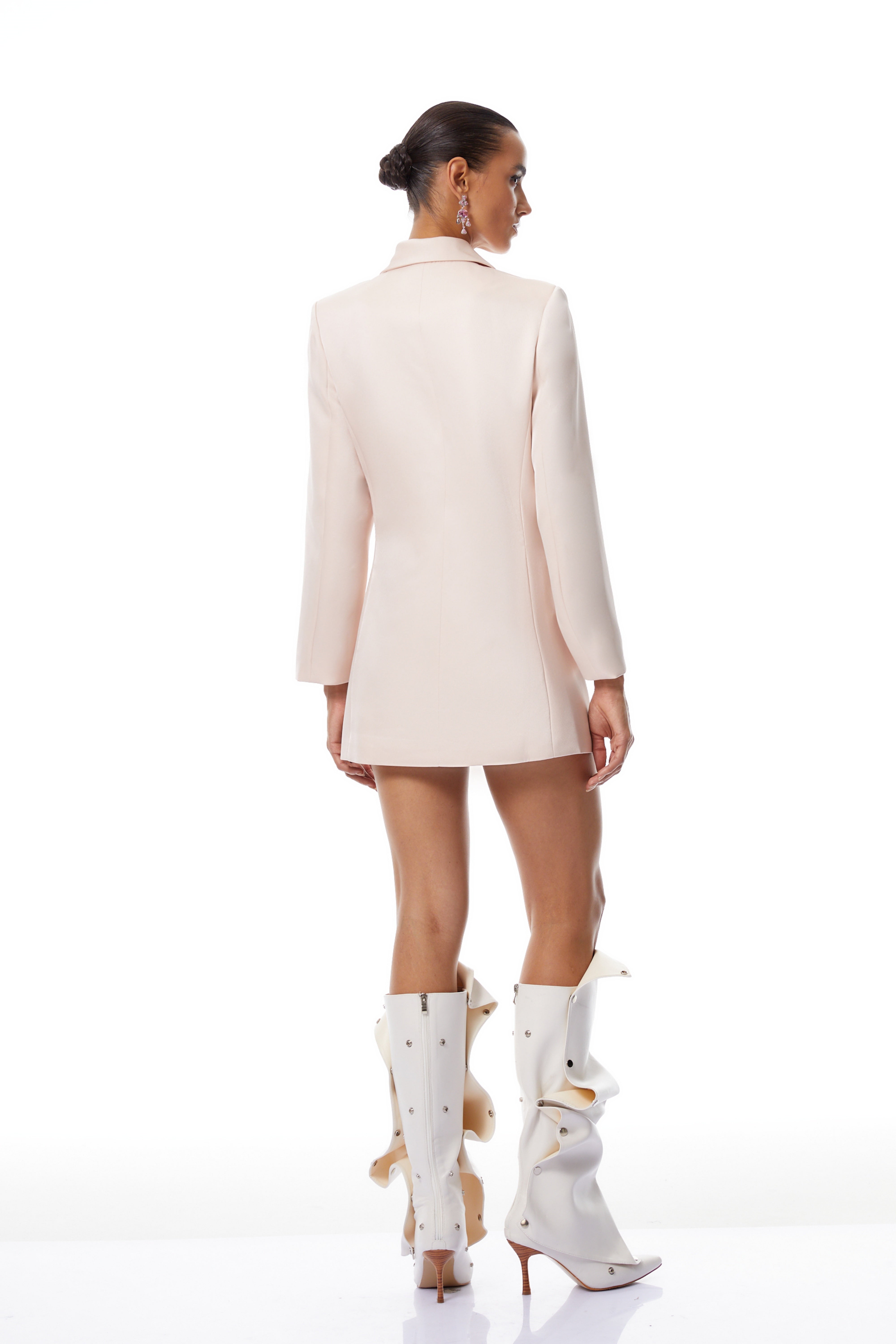 بليزر قصير من Annamaria أسود مرصع بأحجار الراين