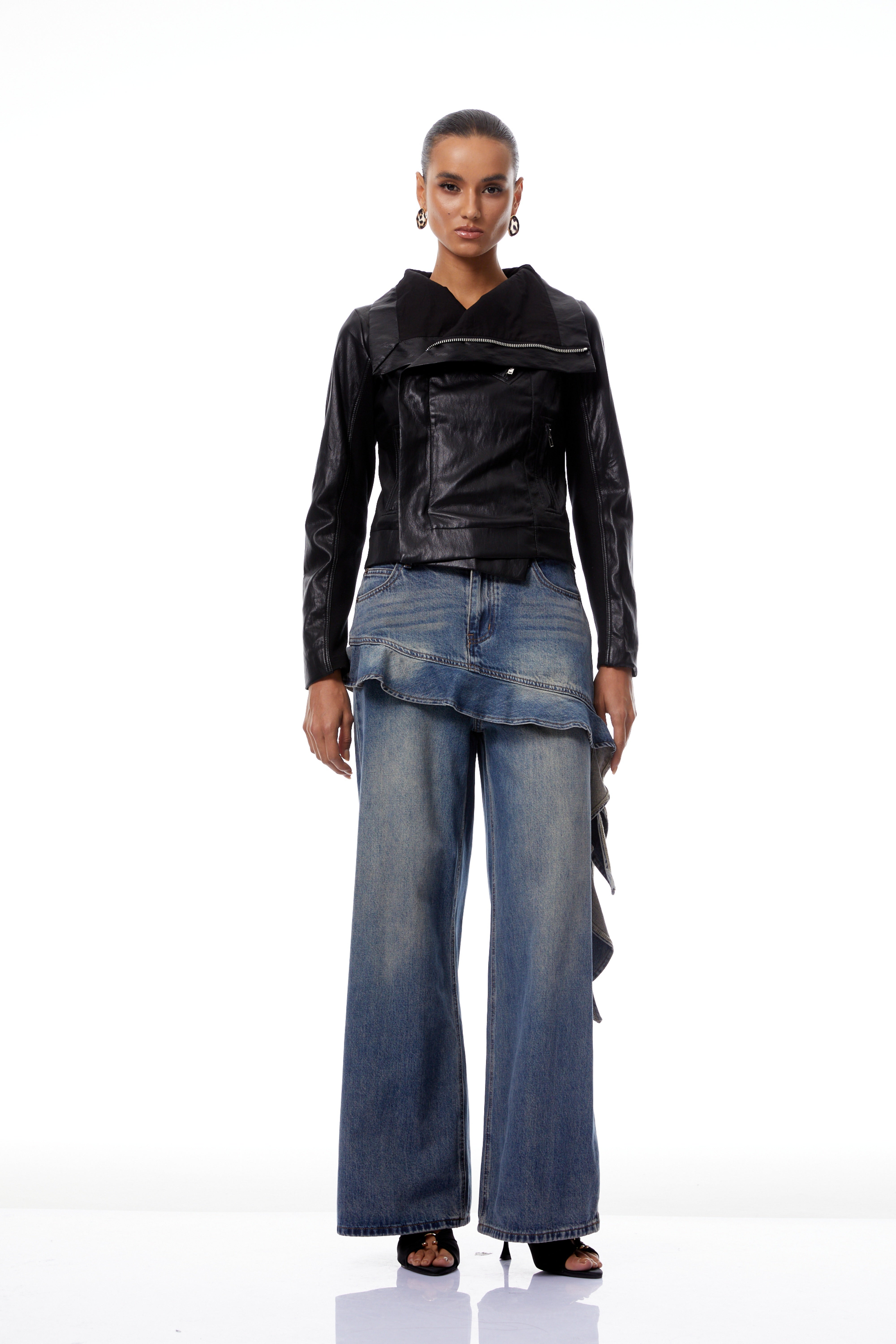 سترة جلدية سوداء غير متماثلة من Elfriede لراكبي الدراجات النارية