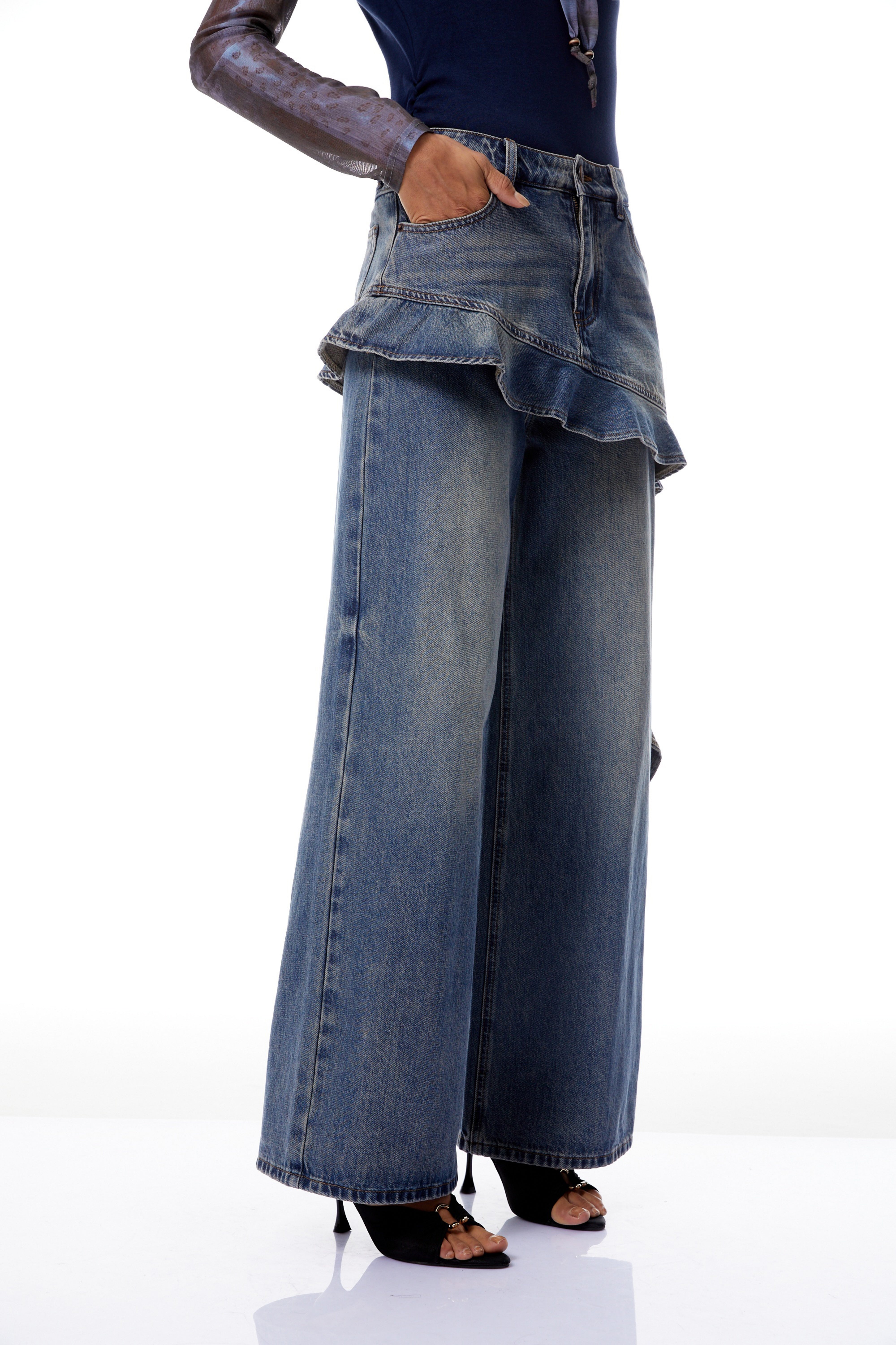 Zsófia بنطال جينز أزرق مزين بشريط مكشكش