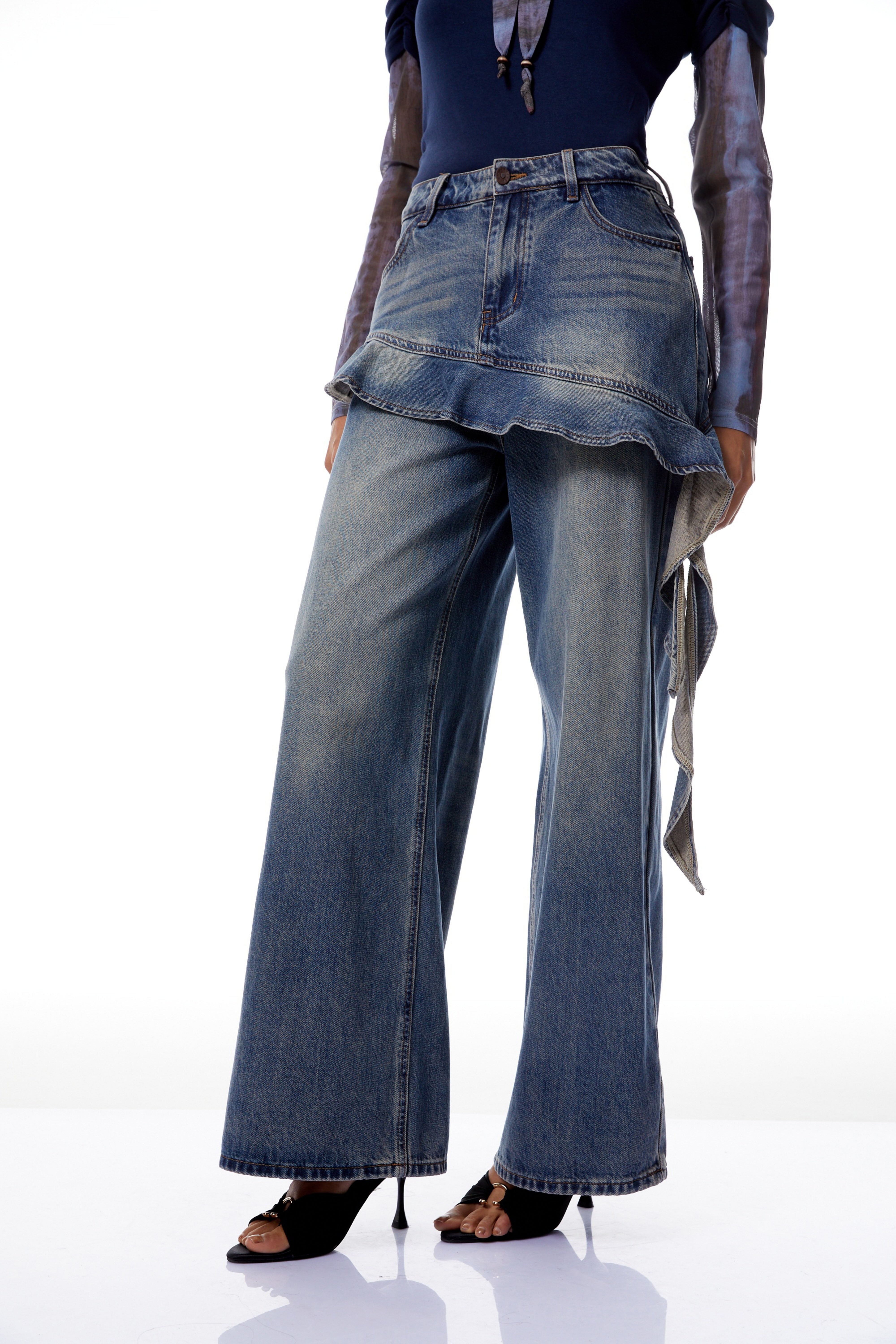 Zsófia بنطال جينز أزرق مزين بشريط مكشكش