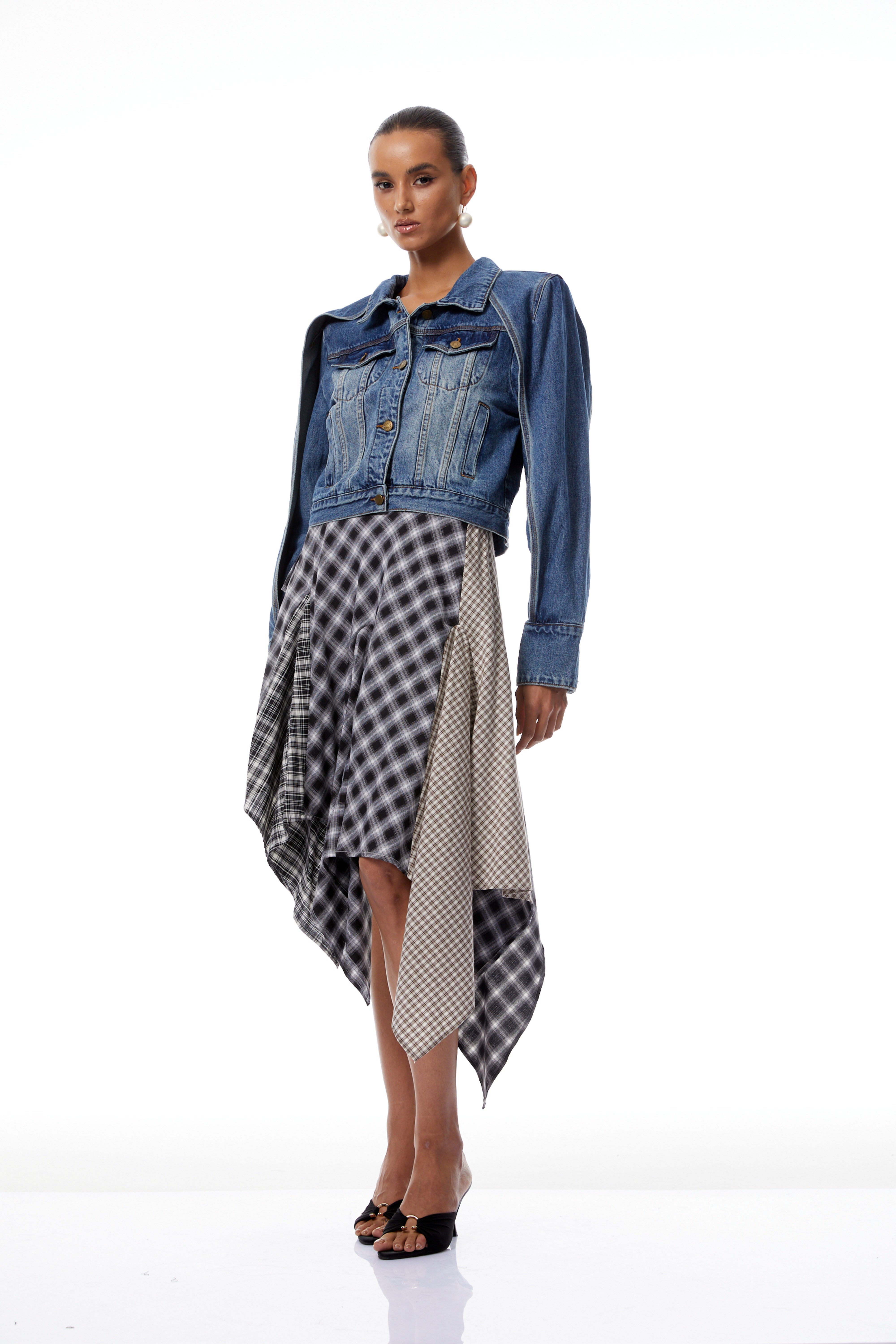 جاكيت قصير من الدنيم بتصميم شال أزرق كاليبسو