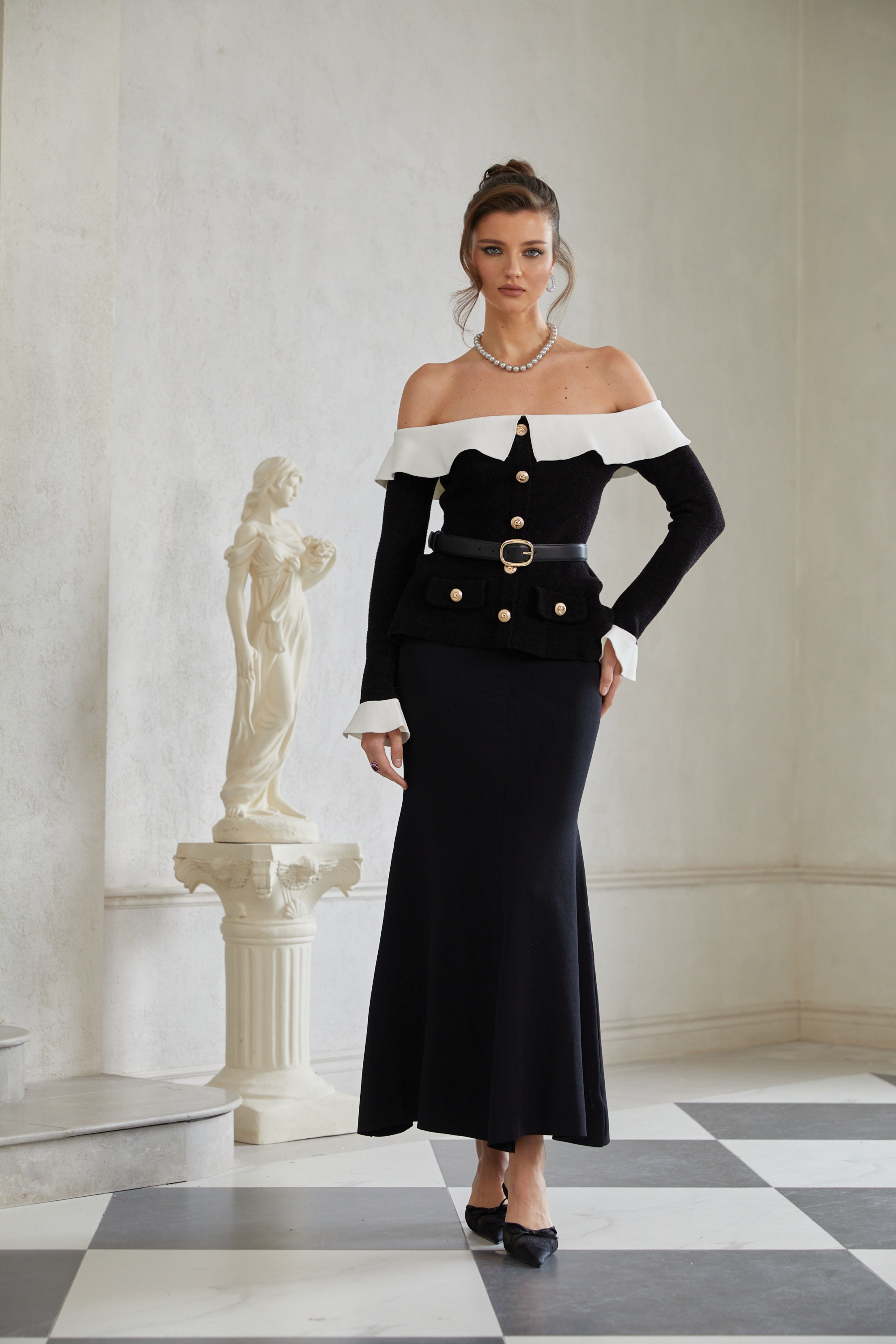 Giorgia Schwarzes Maxikleid aus Strick mit Rüschenbesatz