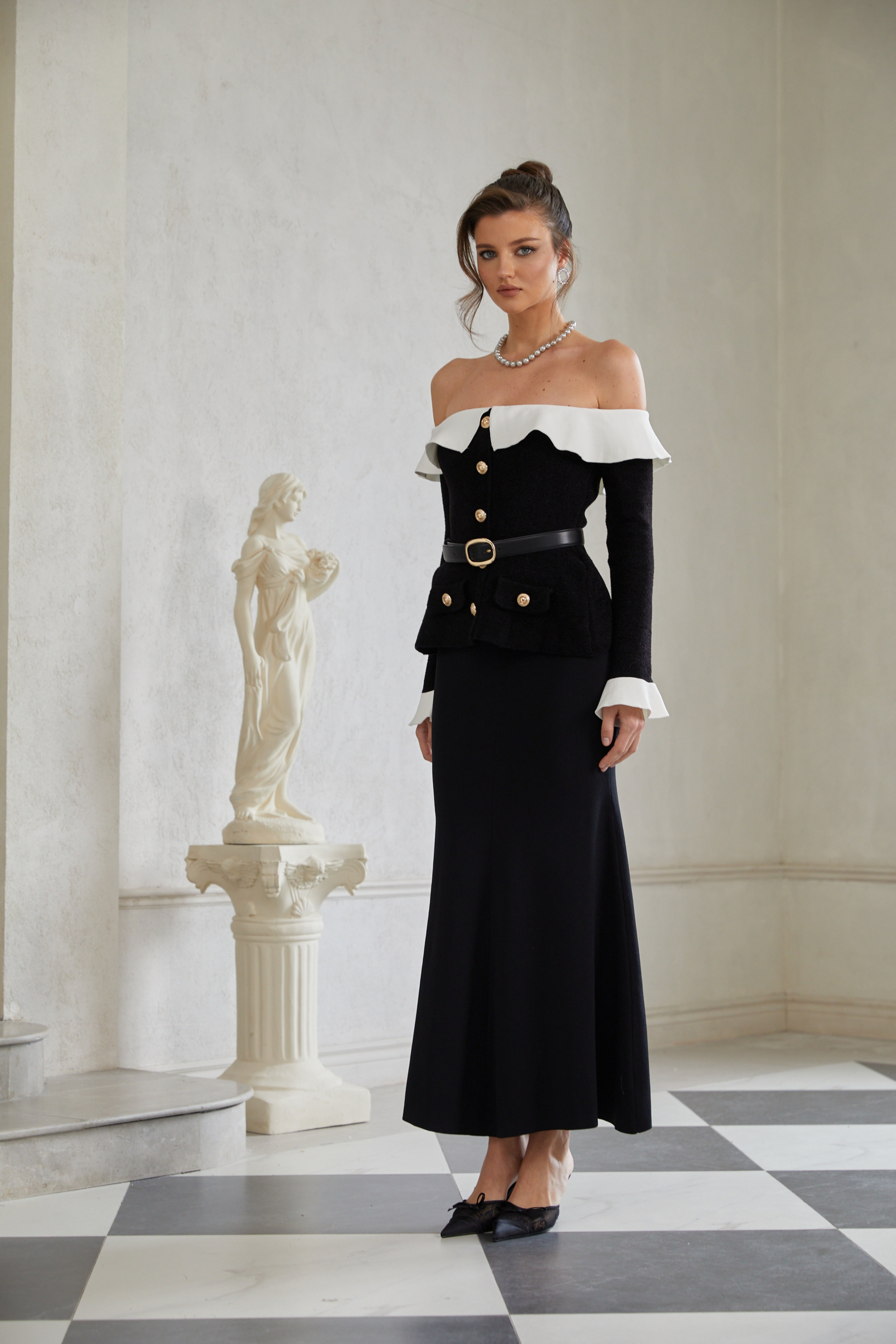 Giorgia Schwarzes Maxikleid aus Strick mit Rüschenbesatz