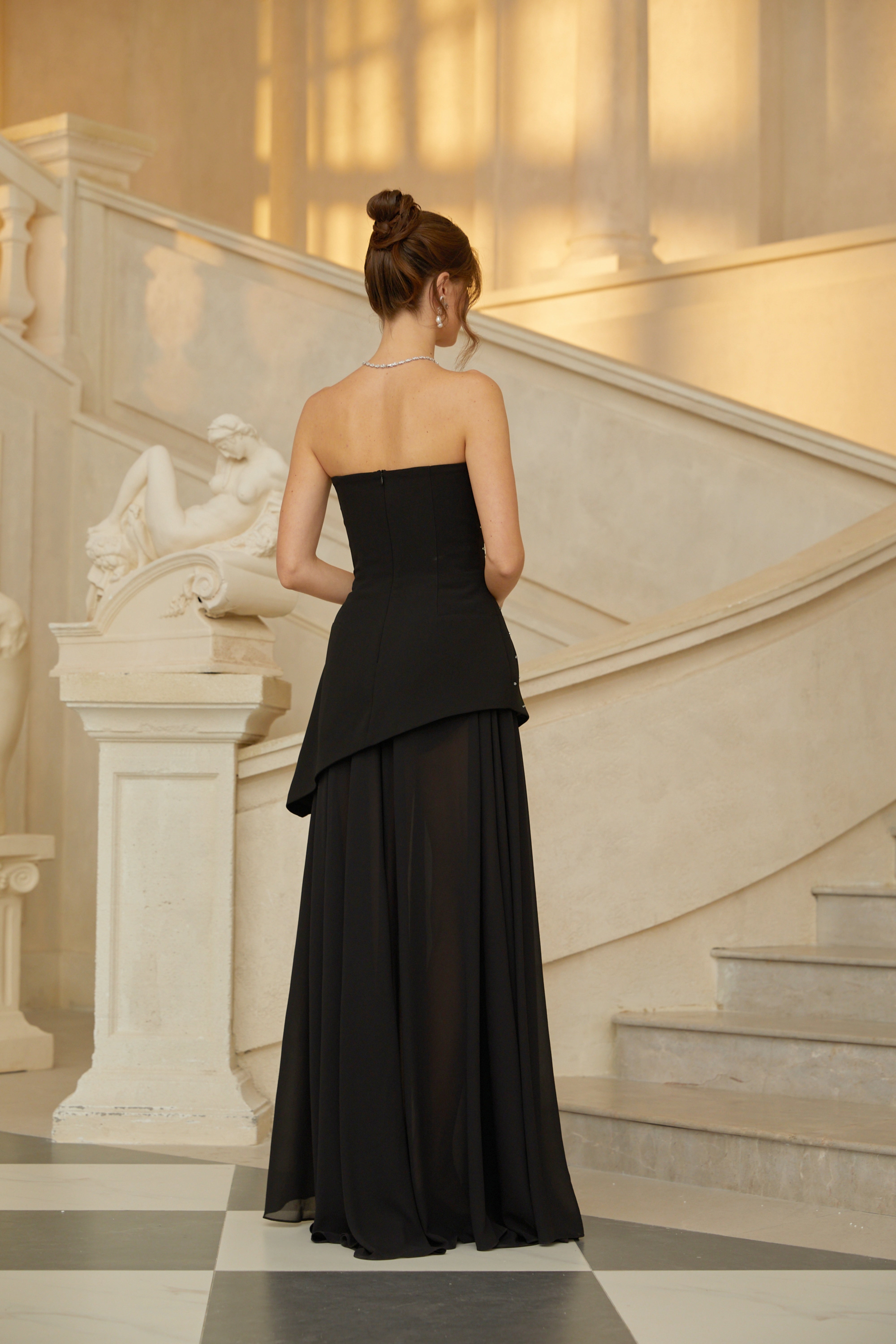 طقم فستان وتنورة مزينين باللون الأسود من ميليساند