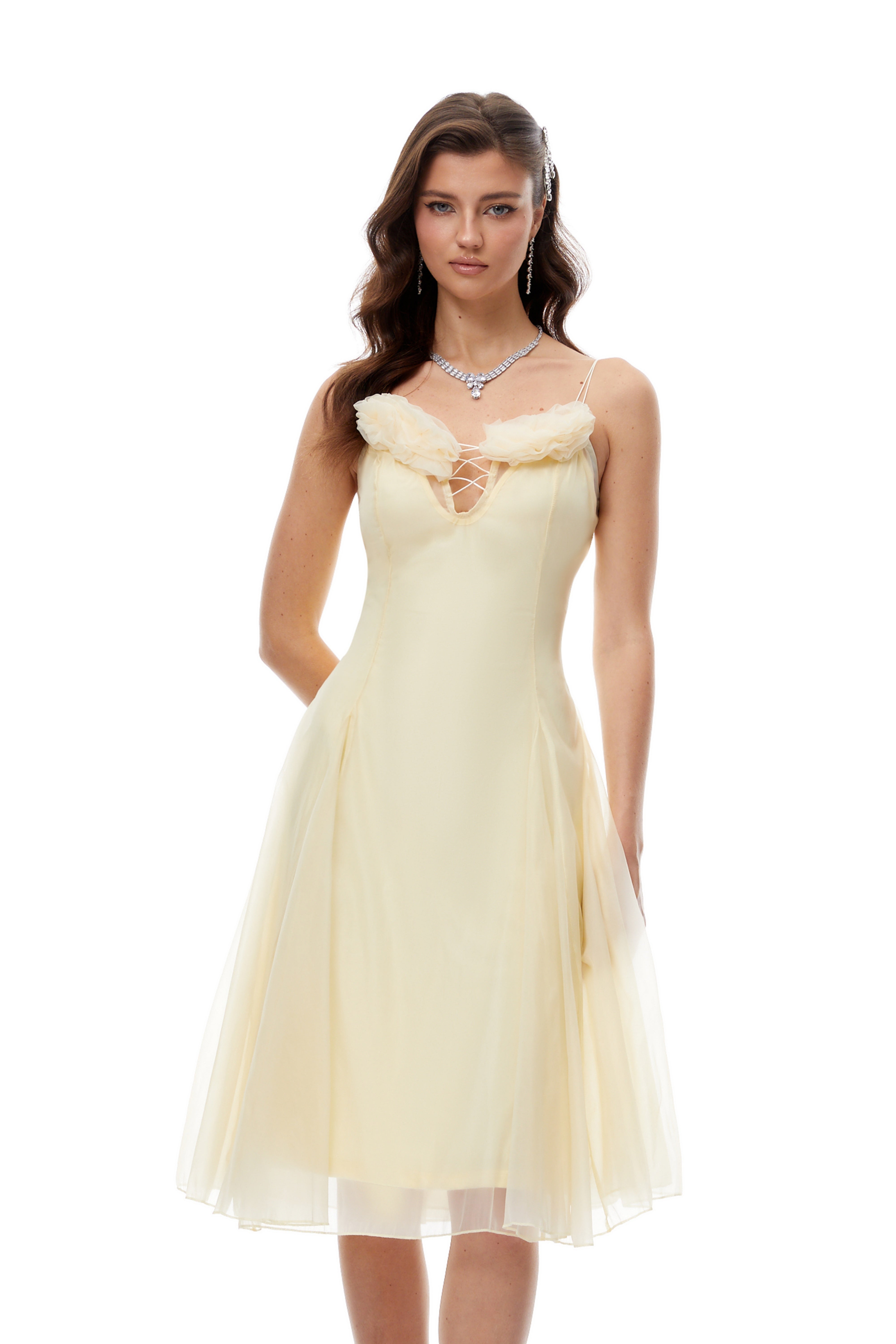 Melanie – Schulterfreies Maxikleid mit Stickerei in Neutraltönen